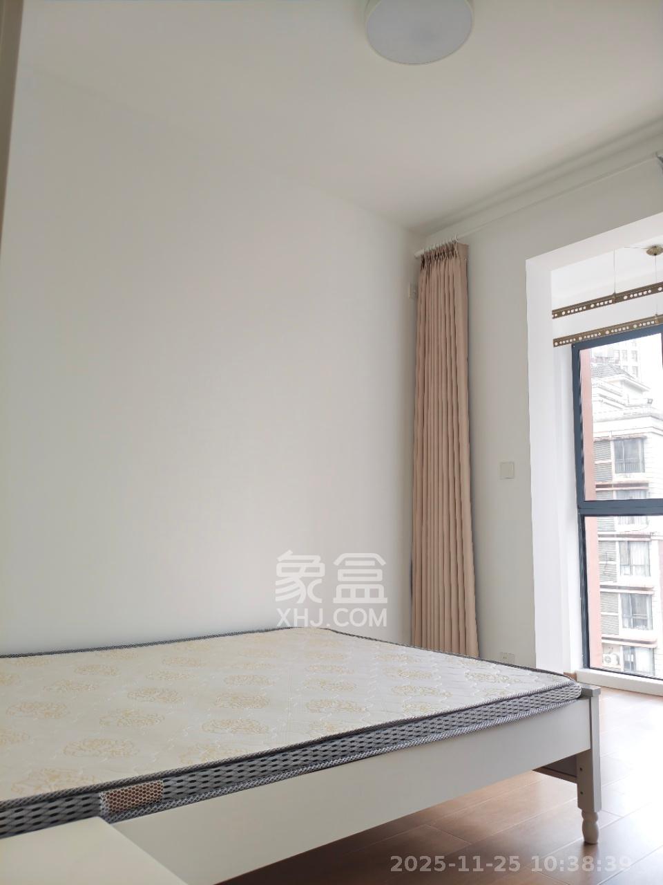 枫华府第  3室2厅2卫    2400.0元/月室内图