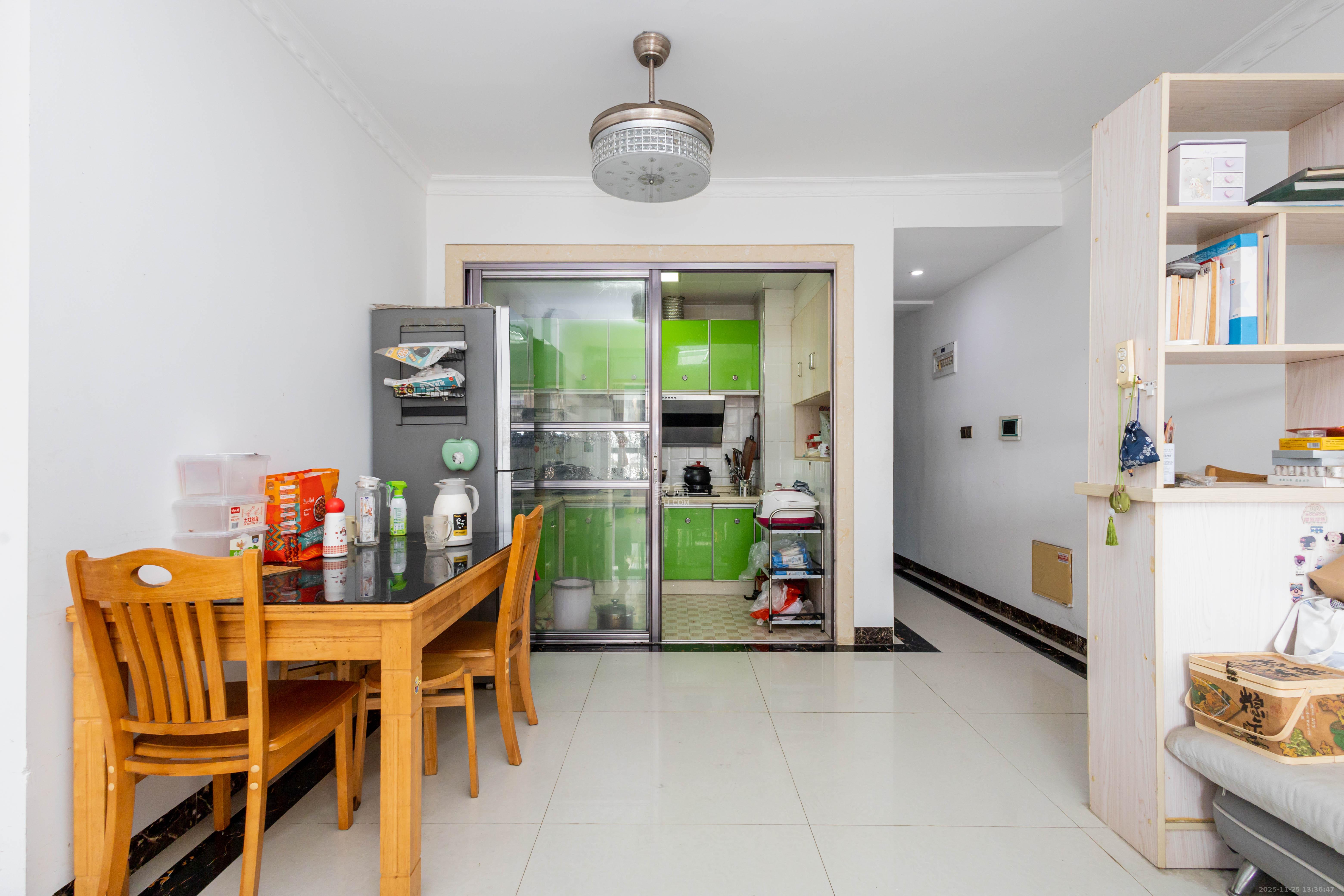 中国铁建国际城二期  3室2厅1卫    47.5万客厅