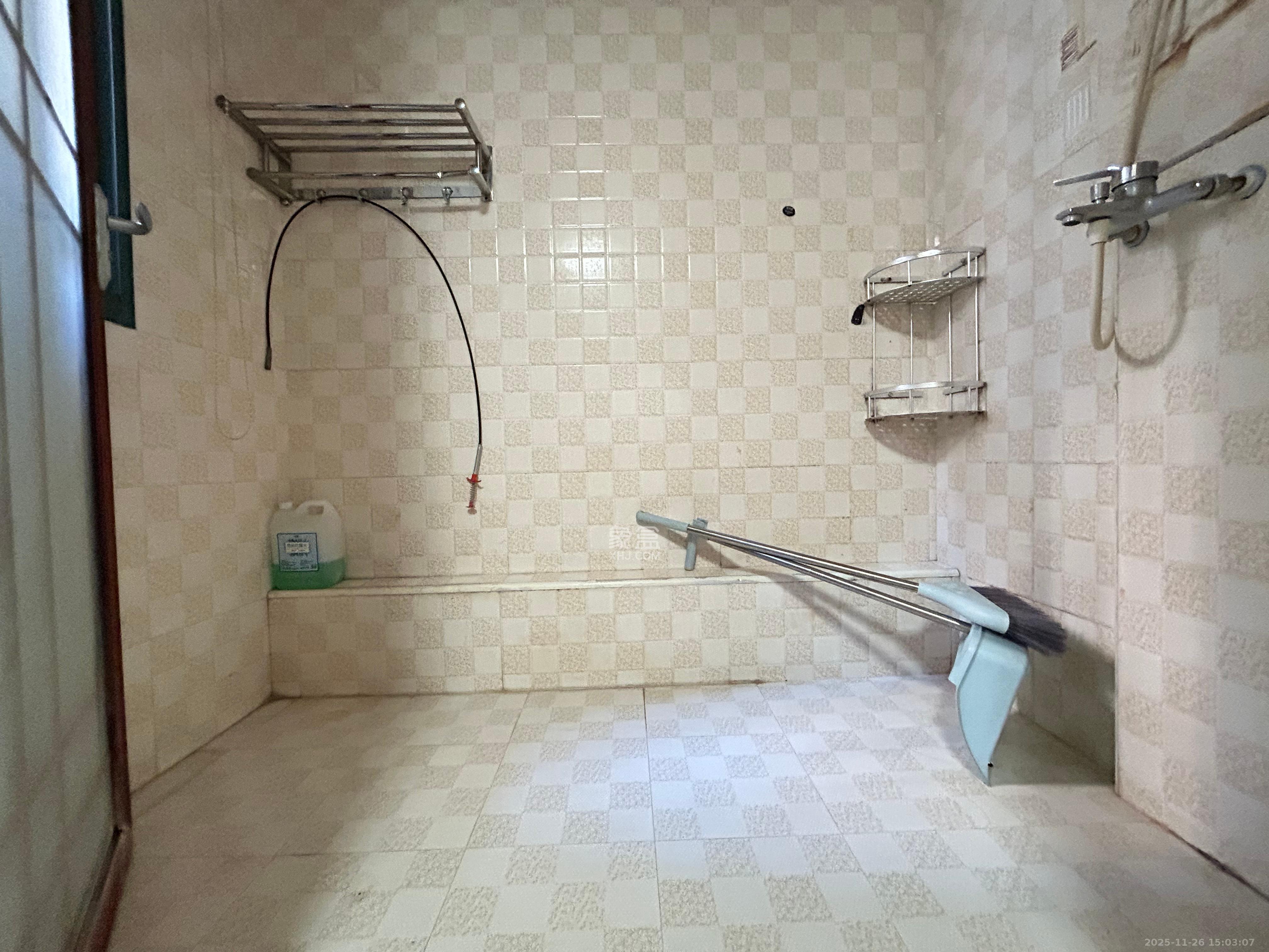 枫树园 2室2厅1卫 2100.0元/月 枫树园 2室2厅1卫 2100.0元/月室内图