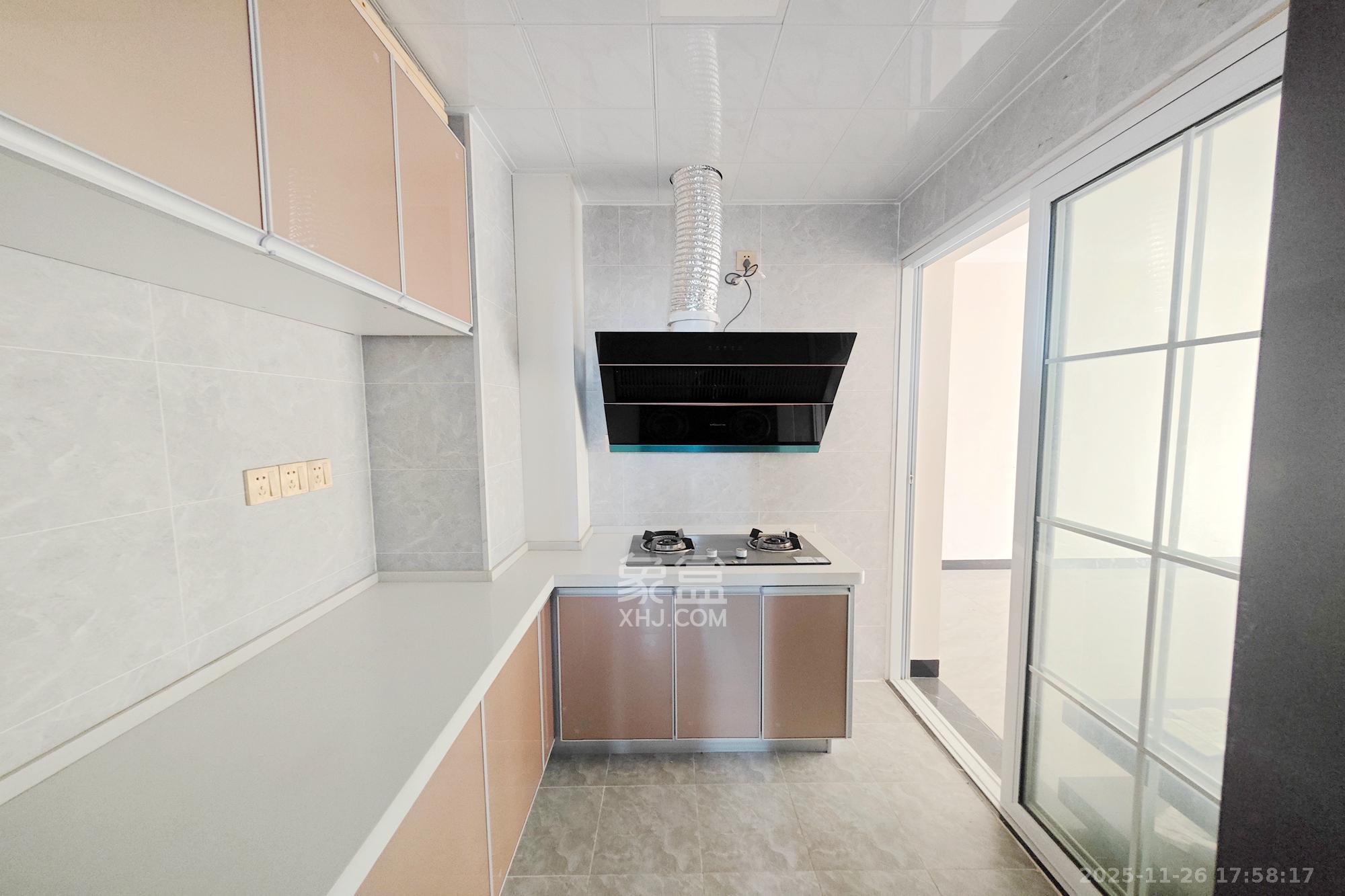 保利大都汇一期、二期 4室2厅2卫 141.0万 保利大都汇一期、二期 4室2厅2卫 141.0万厨房