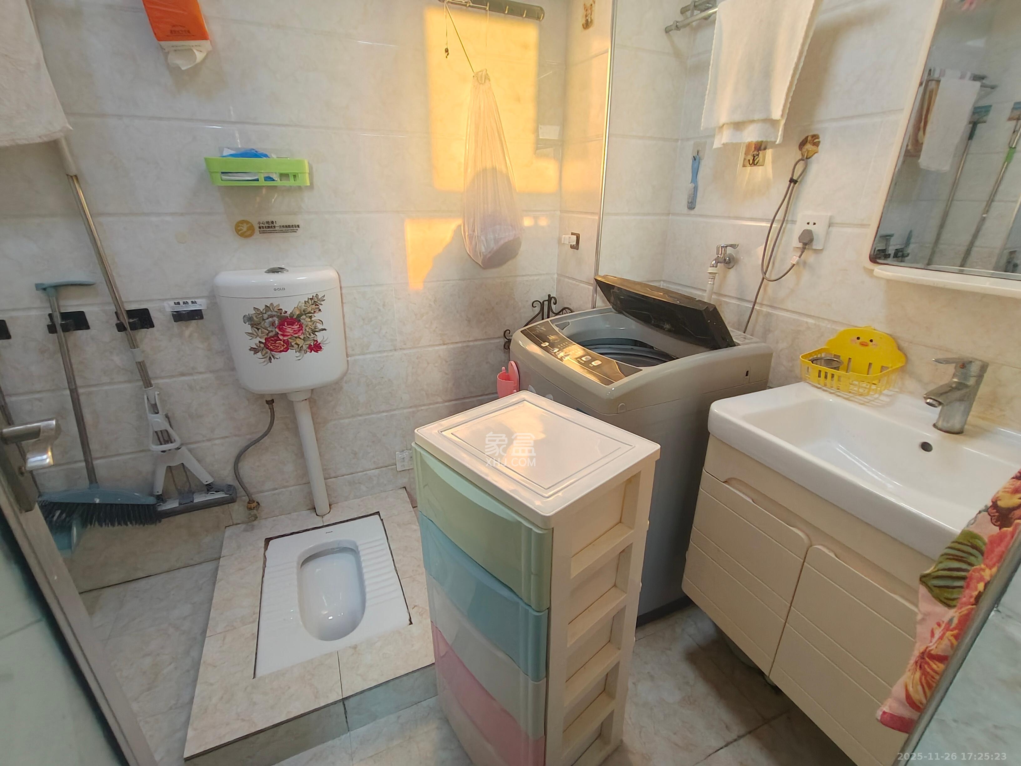 融圣国际 2室1厅1卫 2400.0元/月 融圣国际 2室1厅1卫 2400.0元/月室内图