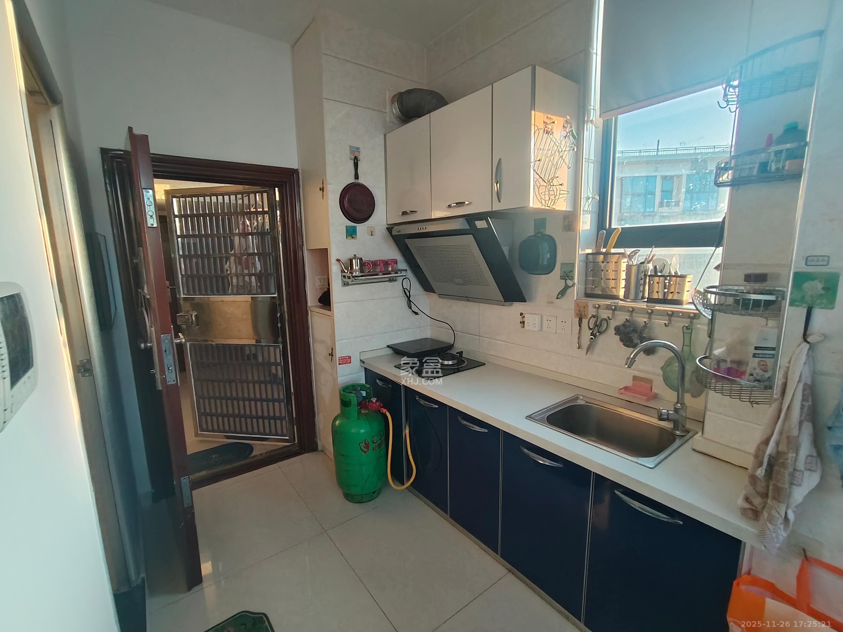 融圣国际 2室1厅1卫 2400.0元/月 融圣国际 2室1厅1卫 2400.0元/月室内图