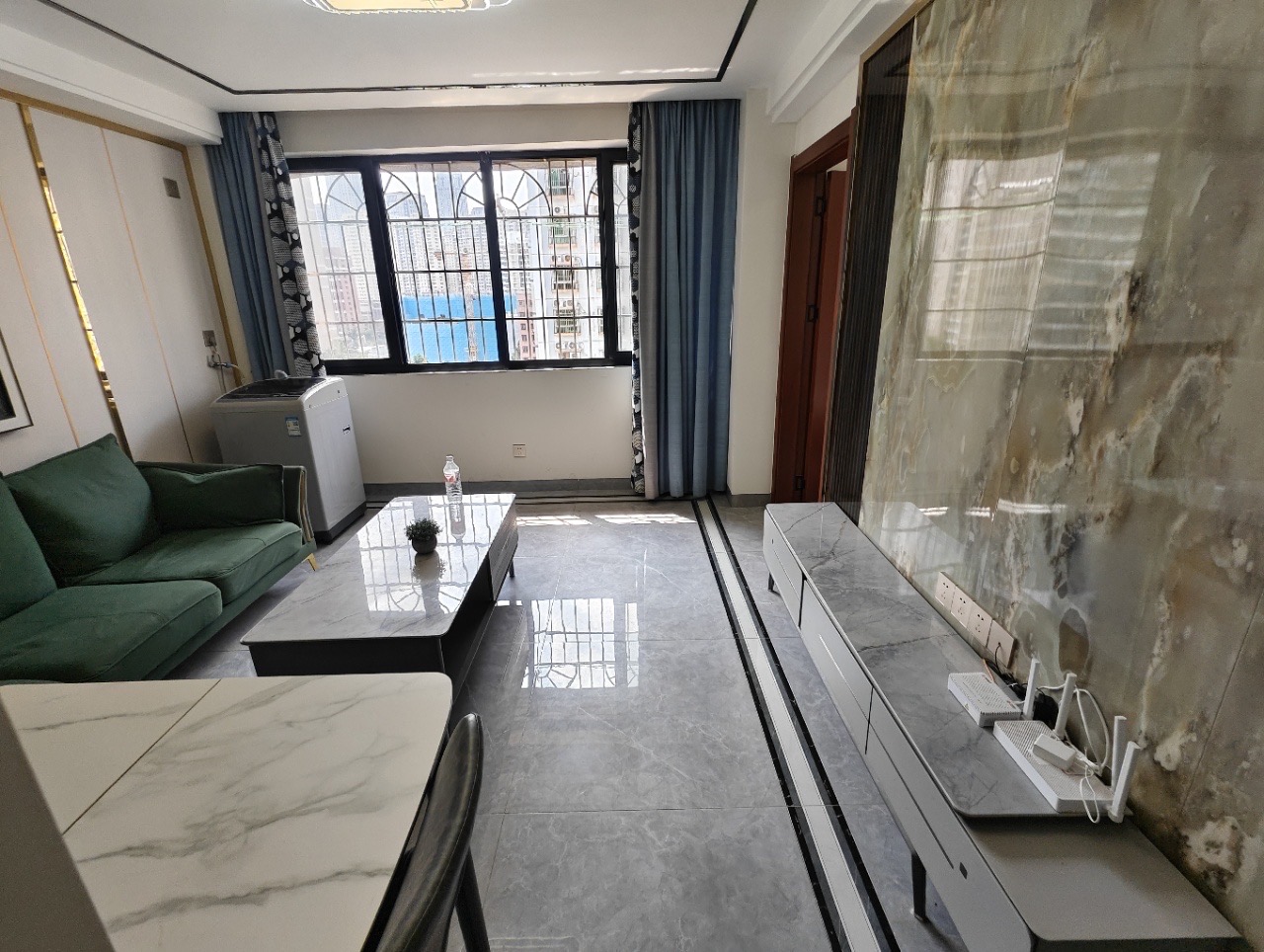 广南大厦 3室1厅1卫 79.0万 广南大厦 3室1厅1卫 79.0万客厅