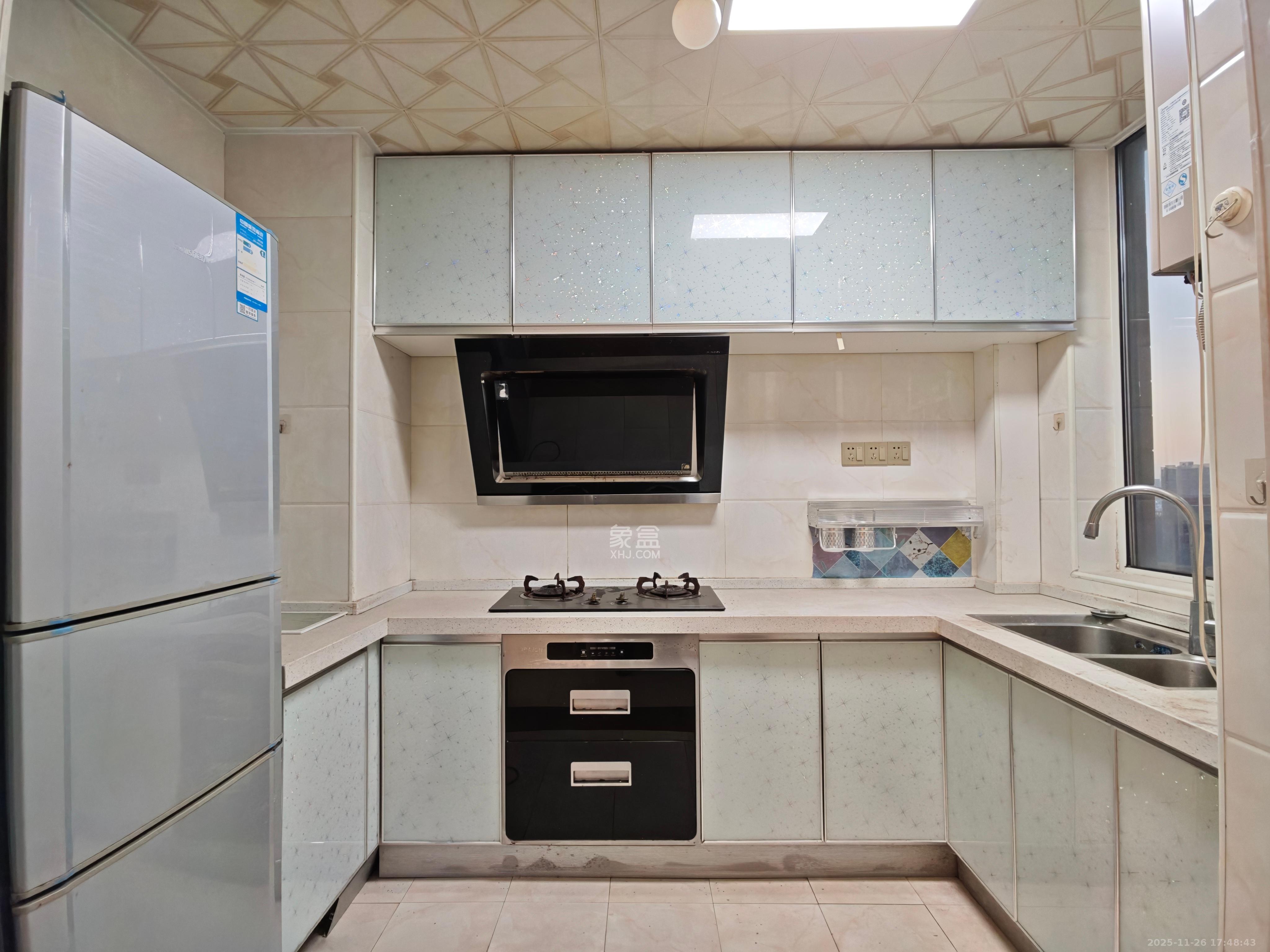 五矿万境水岸二期(五矿万境水岸和苑) 4室2厅2卫 2600.0元/月 五矿万境水岸二期(五矿万境水岸和苑) 4室2厅2卫 2600.0元/月室内图