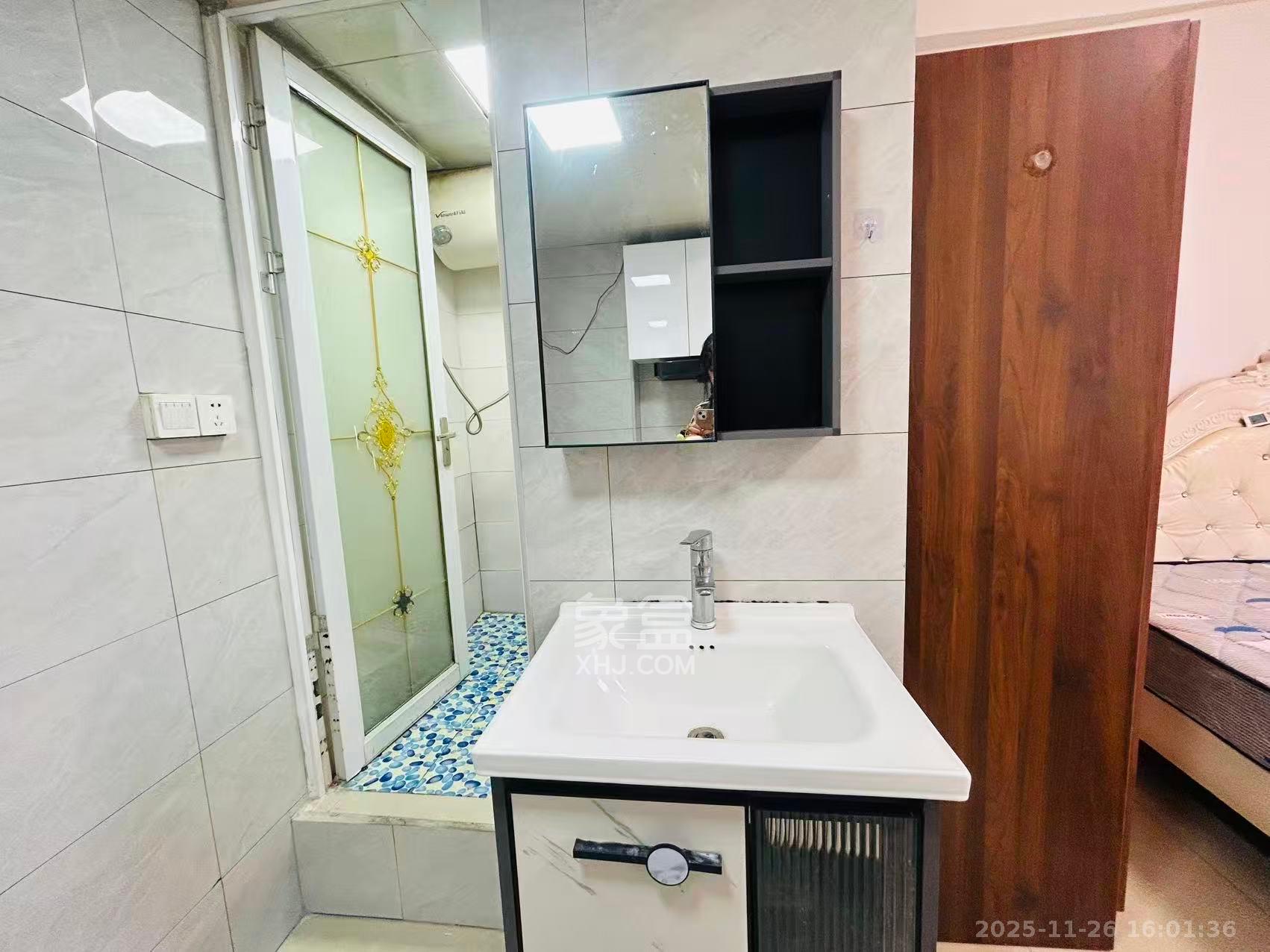 登隆街散盘  1室0厅1卫    1300.0元/月室内图