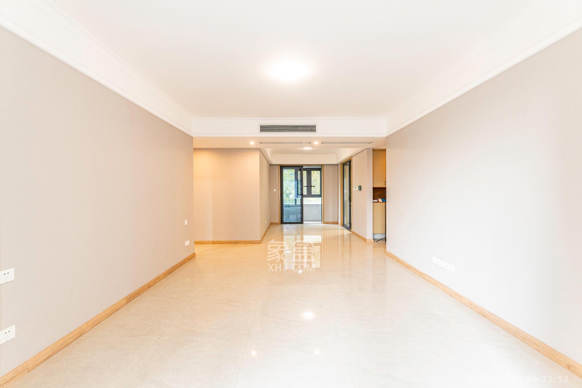 运达锦绣广场  3室2厅2卫    148.0万客厅