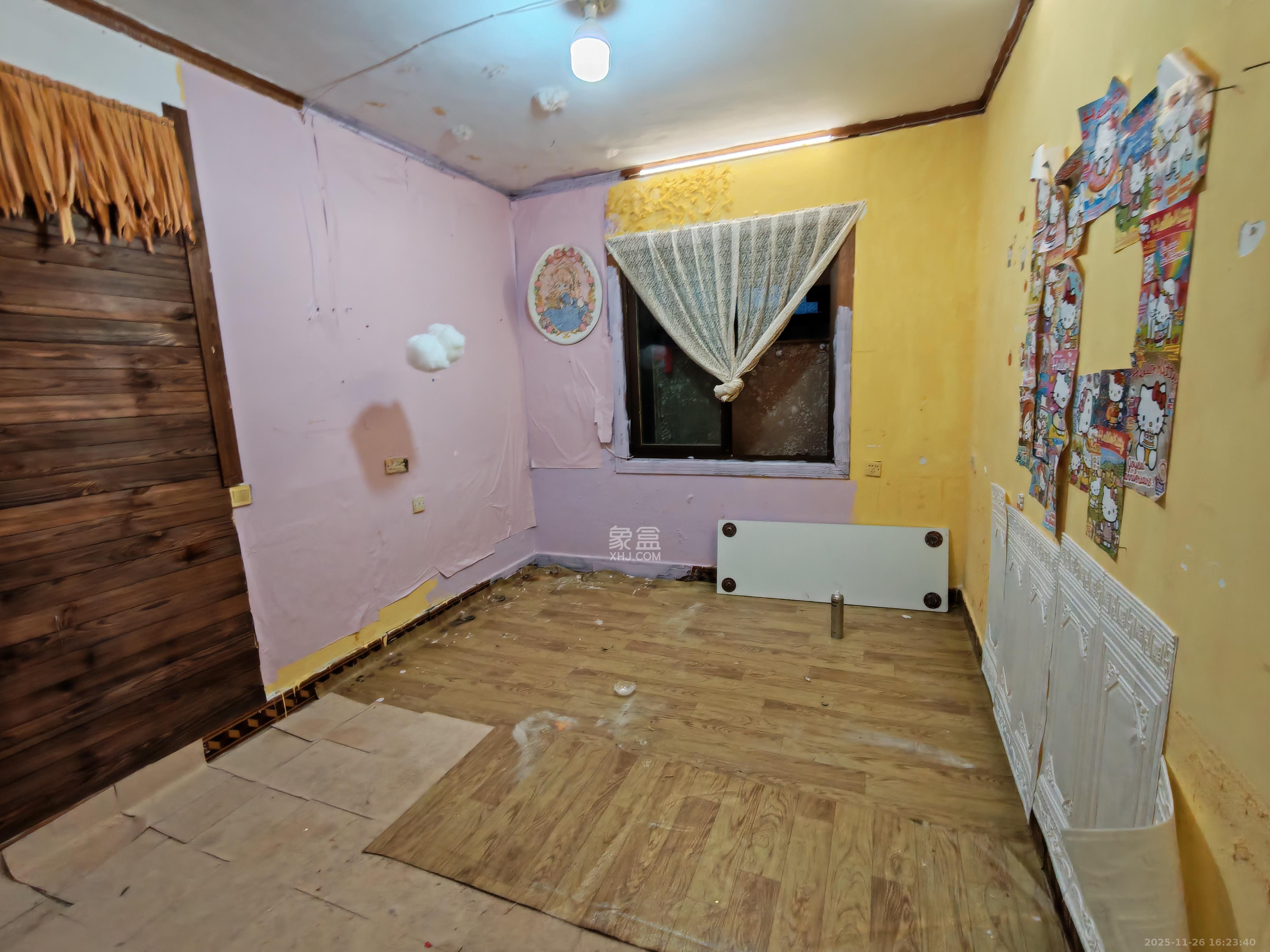 仰天湖1、2村  3室1厅1卫    1800.0元/月室内图