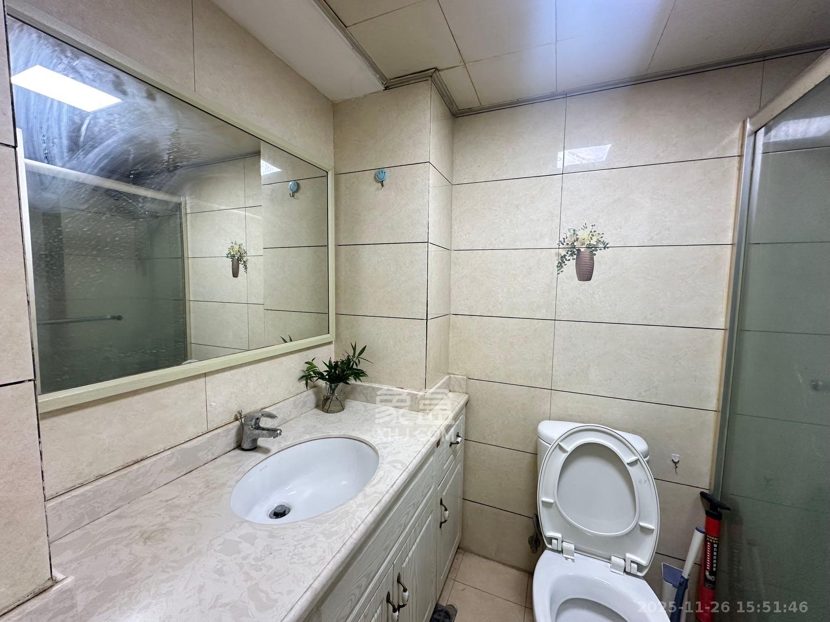 蓝湾国际广场 1室1厅1卫 1300.0元/月 蓝湾国际广场 1室1厅1卫 1300.0元/月室内图