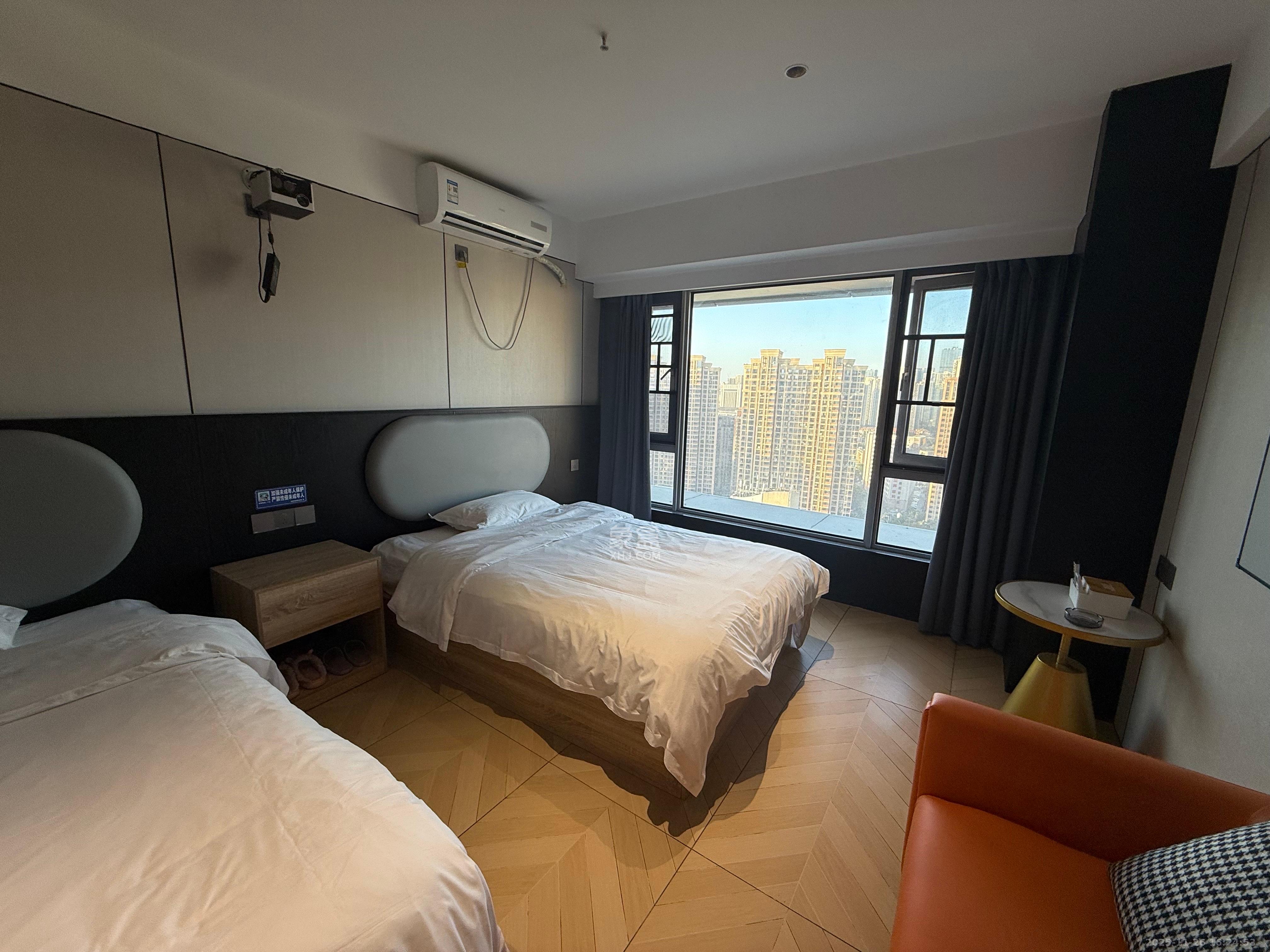 保利天禧EF区  1室1厅1卫    1700.0元/月