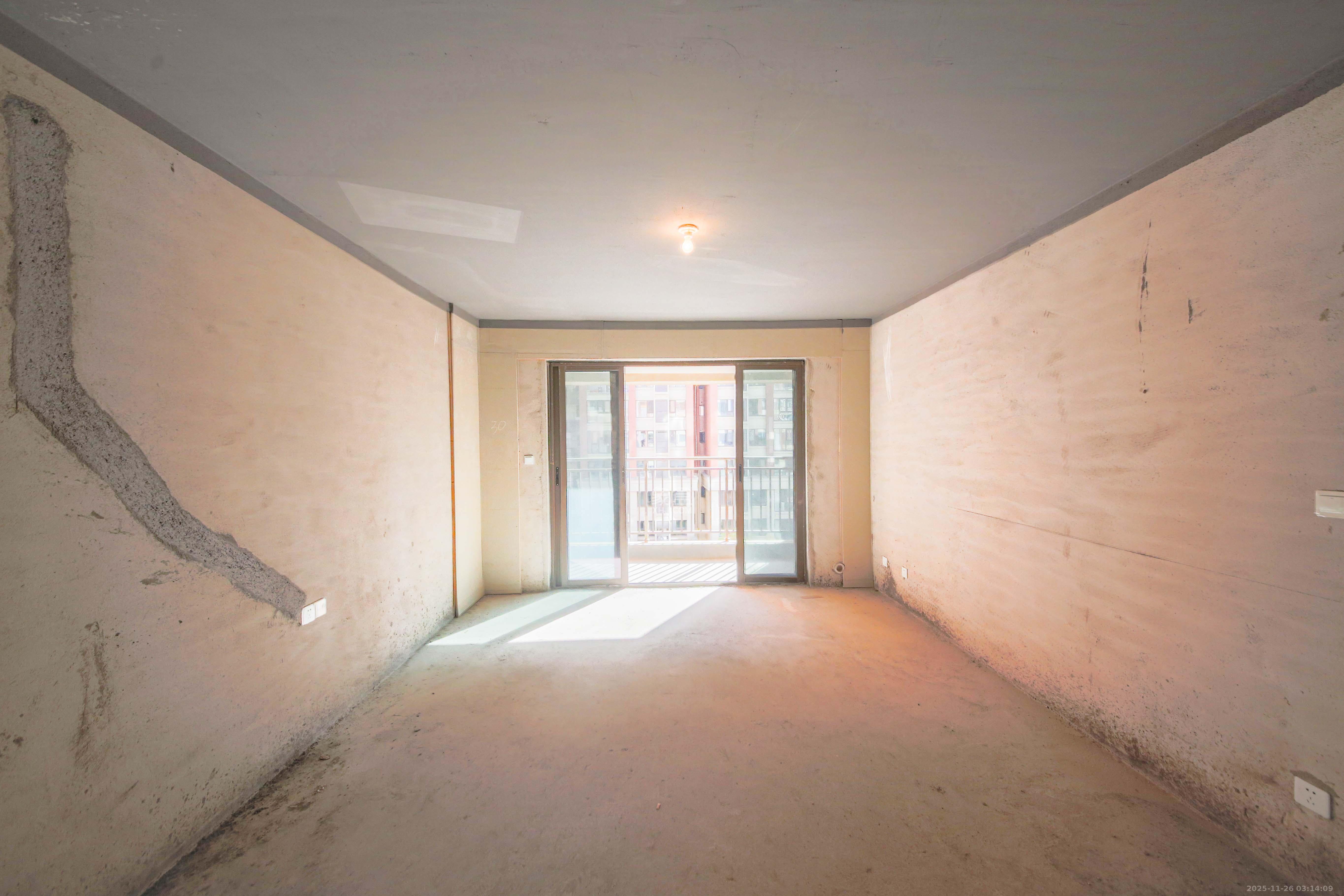 香缇雅苑（鑫远翡丽郡二期）  4室2厅2卫    175.0万客厅