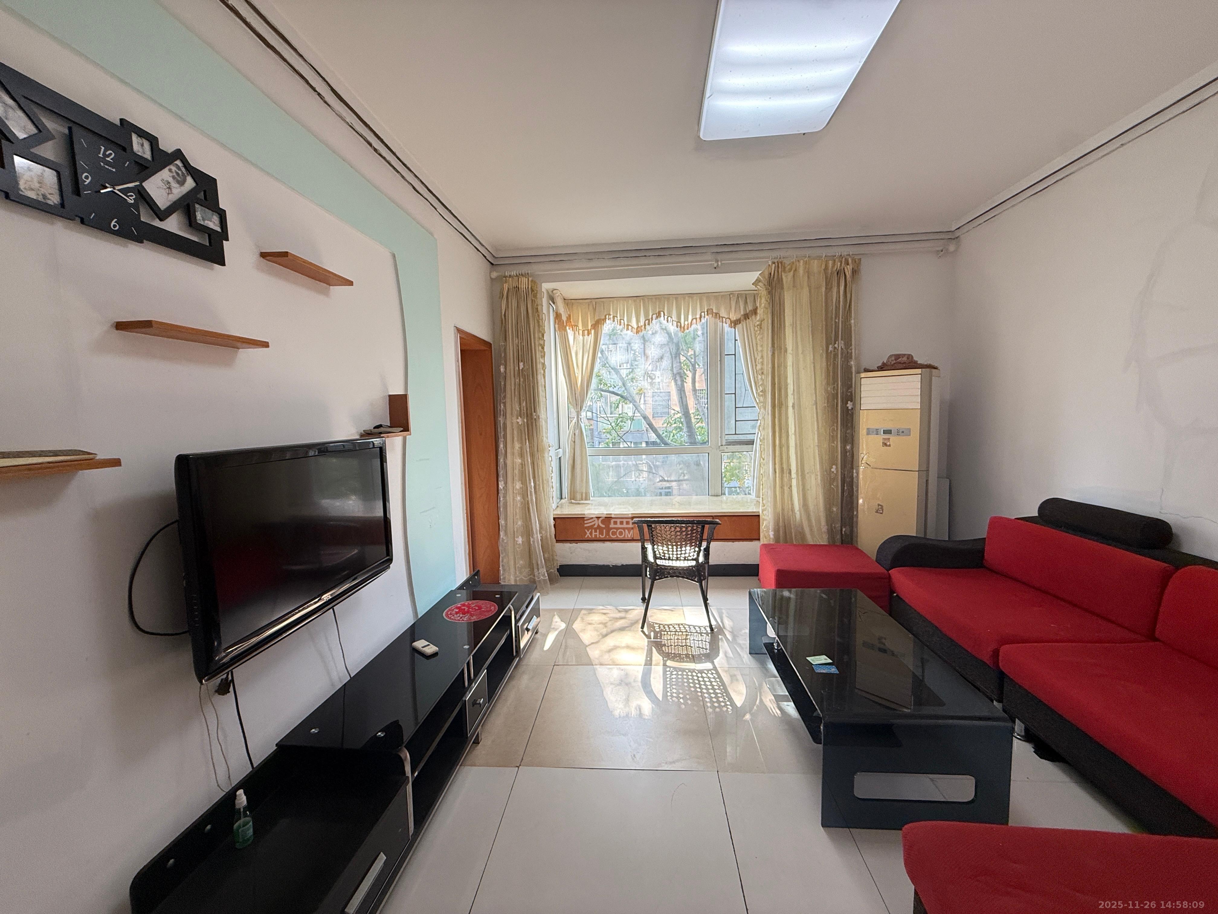 山水湾  1室2厅1卫    1600.0元/月