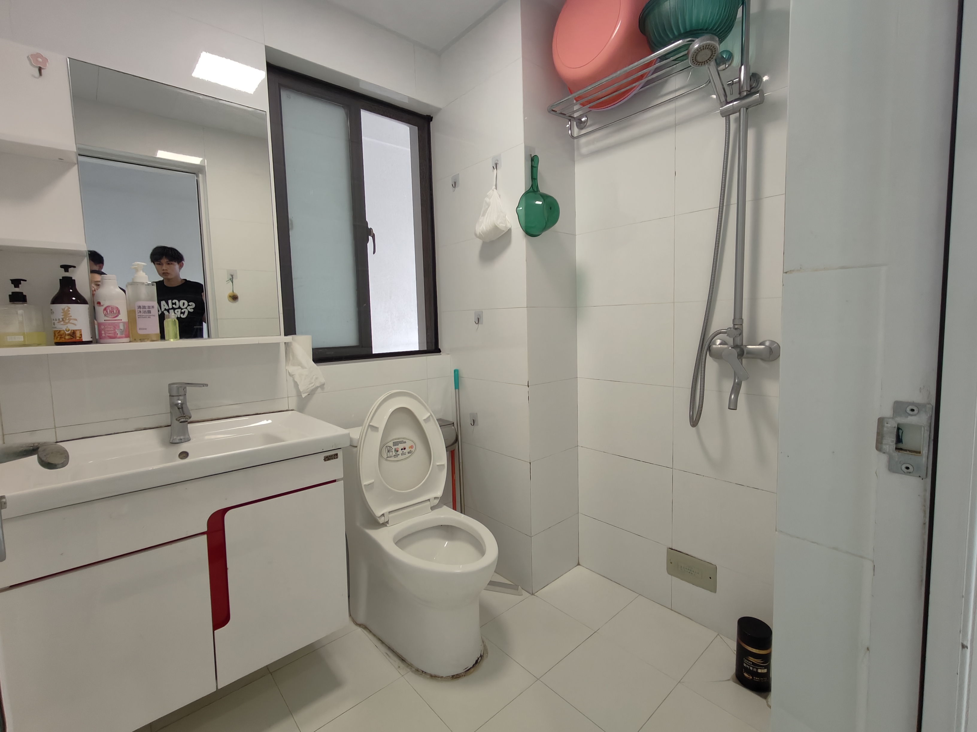 华盛国际公寓  2室2厅1卫    1700.0元/月