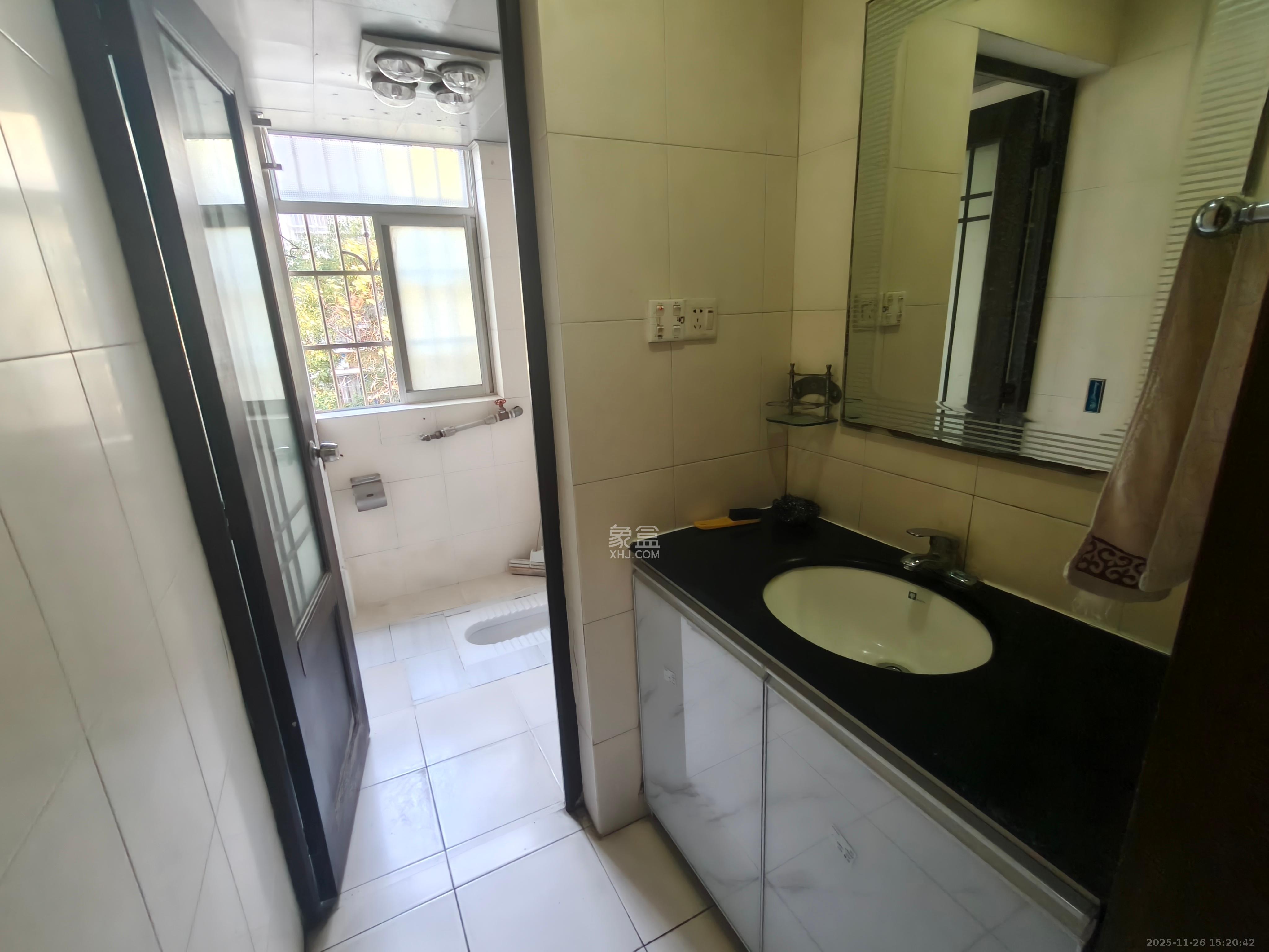 新星小区  3室2厅2卫    2000.0元/月室内图