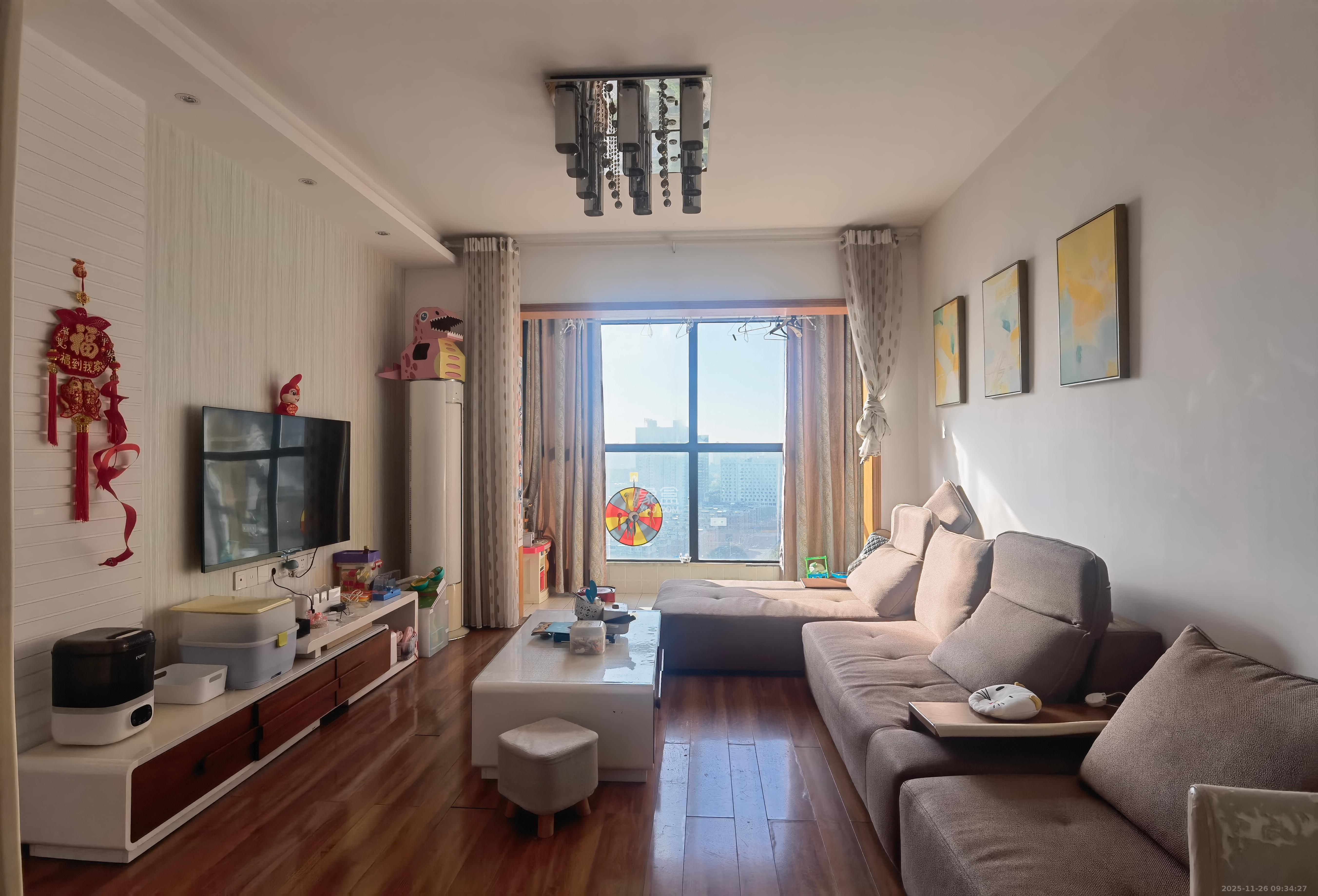 金土地第一湾  3室2厅2卫    2400.0元/月