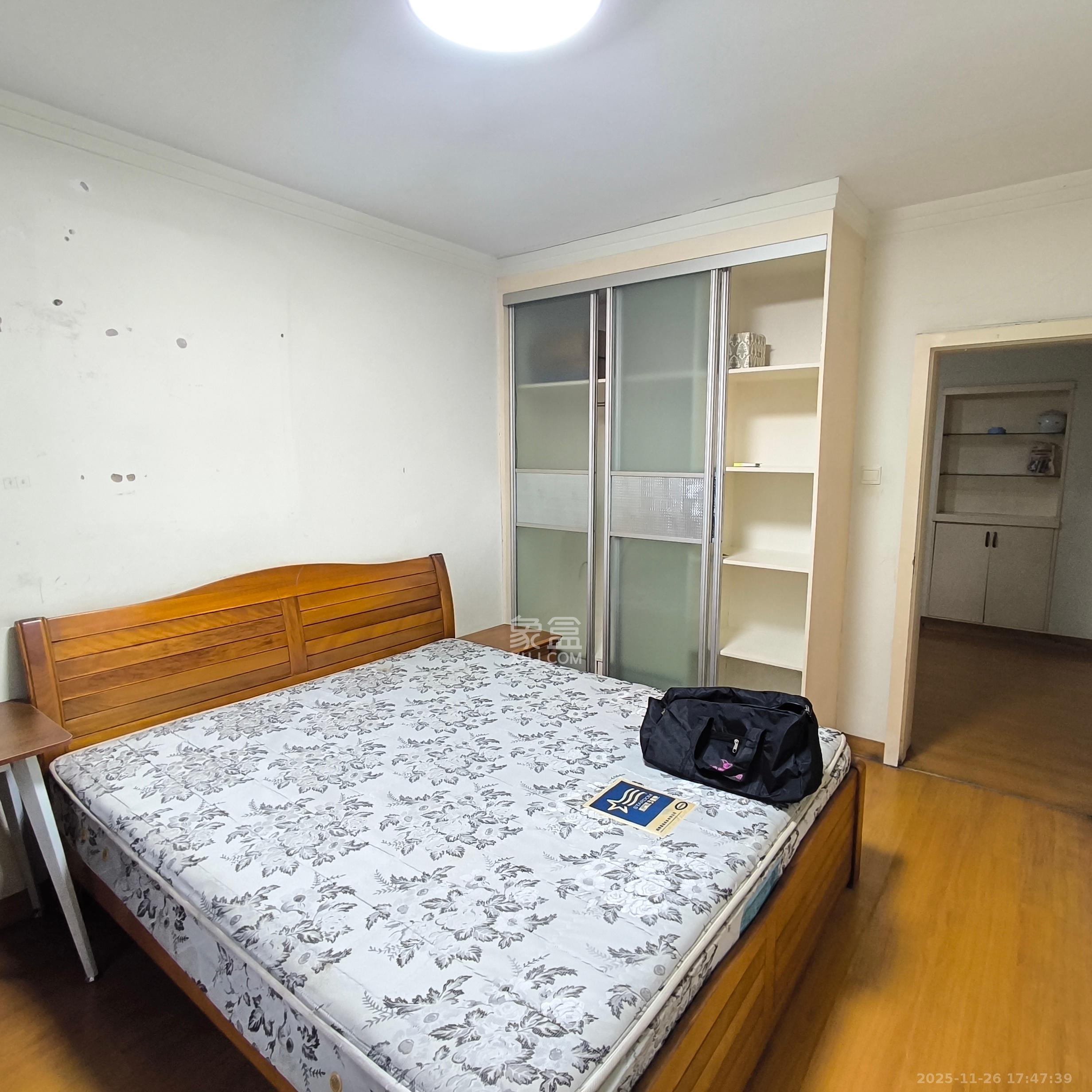 咸嘉新村嘉兴苑  1室2厅1卫    1520.0元/月室内图