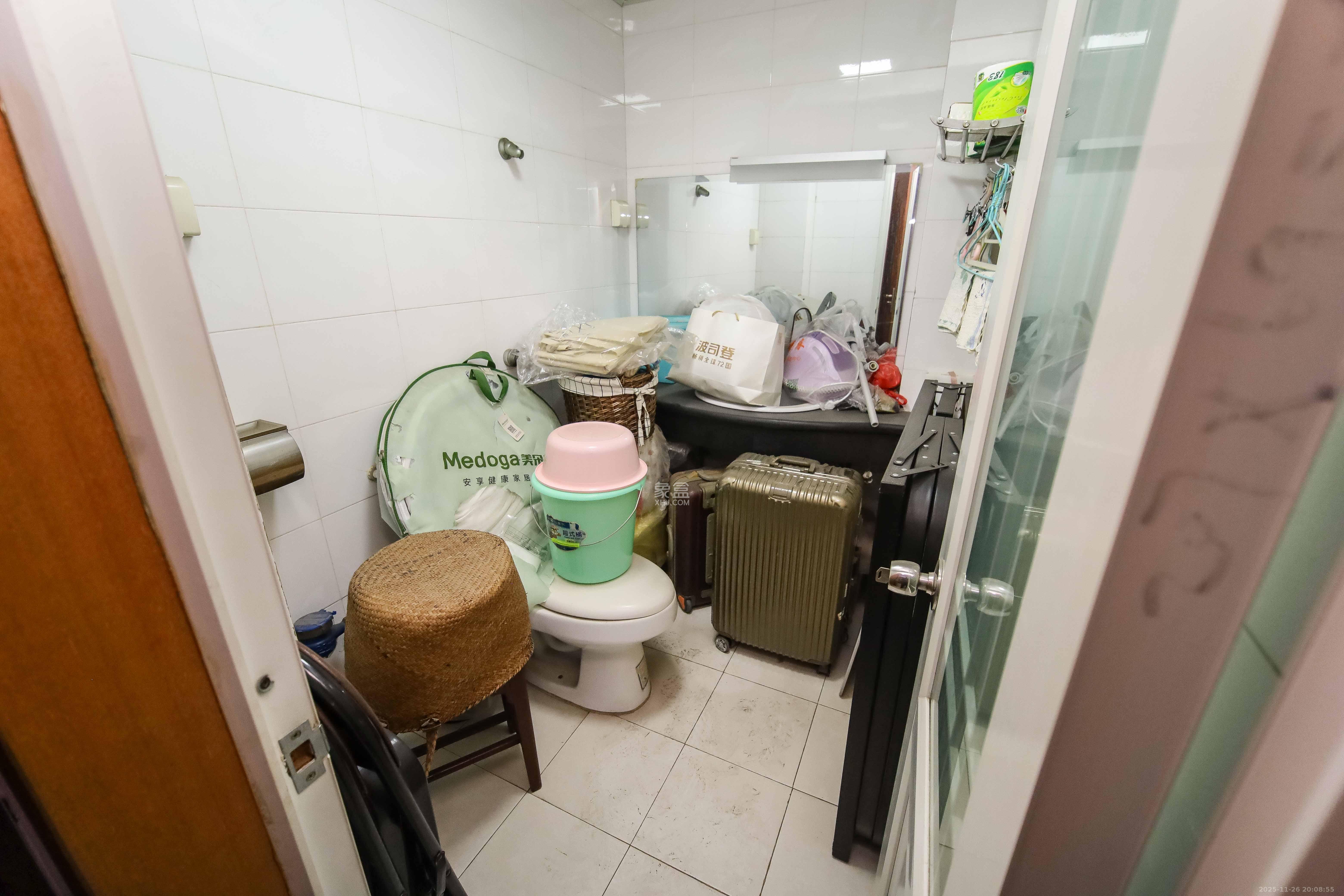 新桥小区  3室2厅2卫    75.8万卫生间