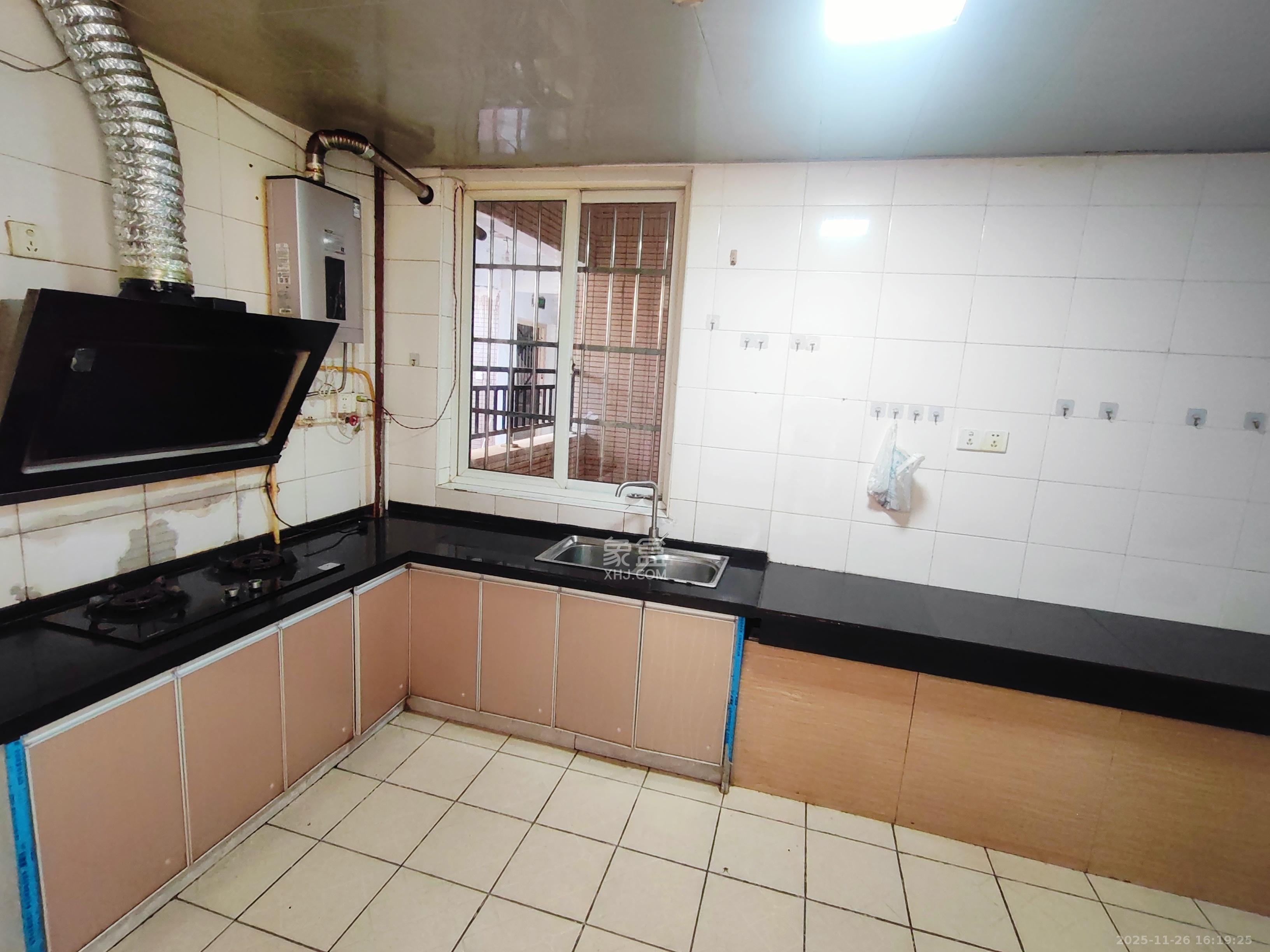 和馨园 4室2厅2卫 2800.0元/月 和馨园 4室2厅2卫 2800.0元/月室内图