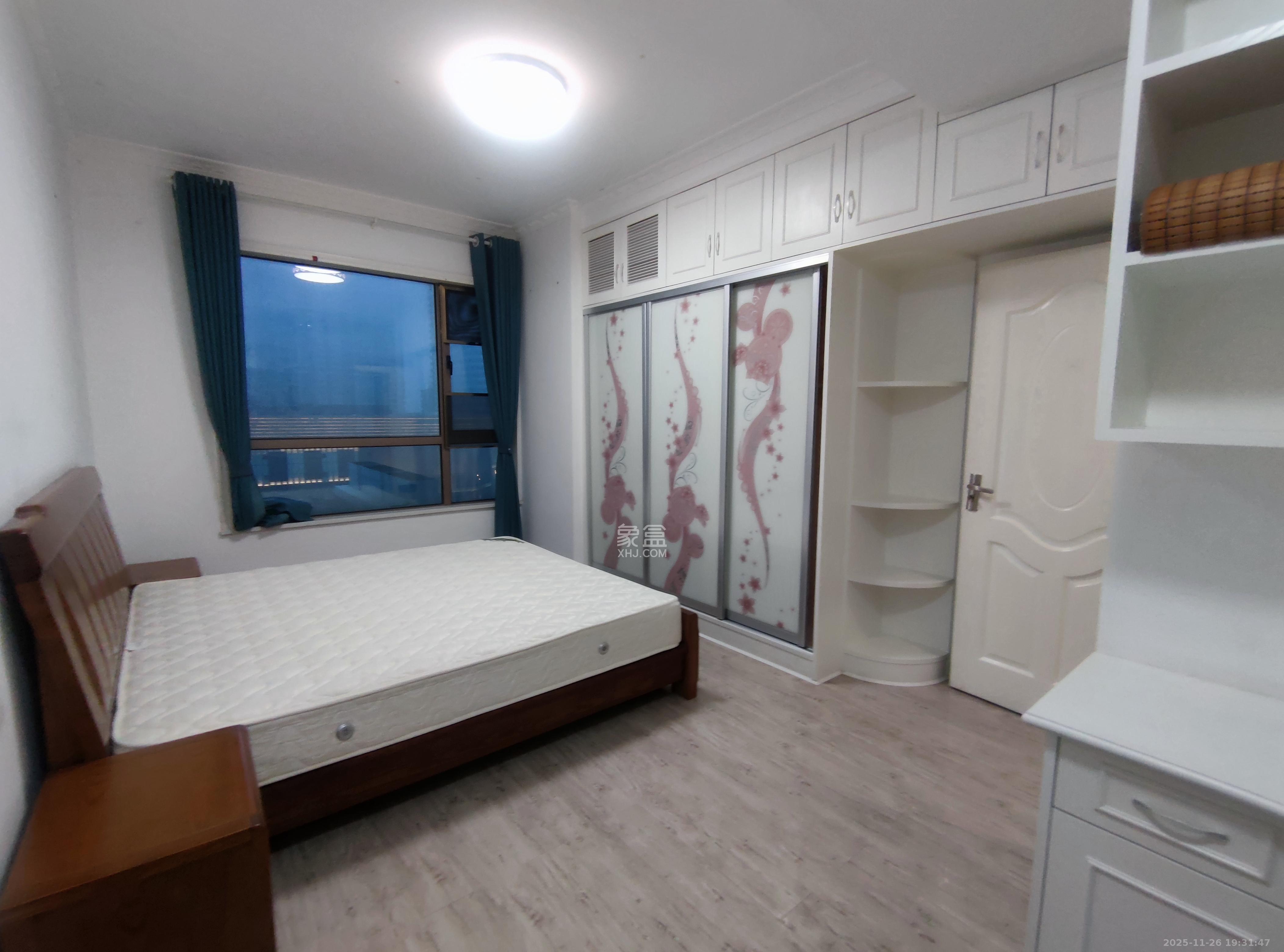 世茂铂翠湾一期  4室2厅2卫    4000.0元/月室内图