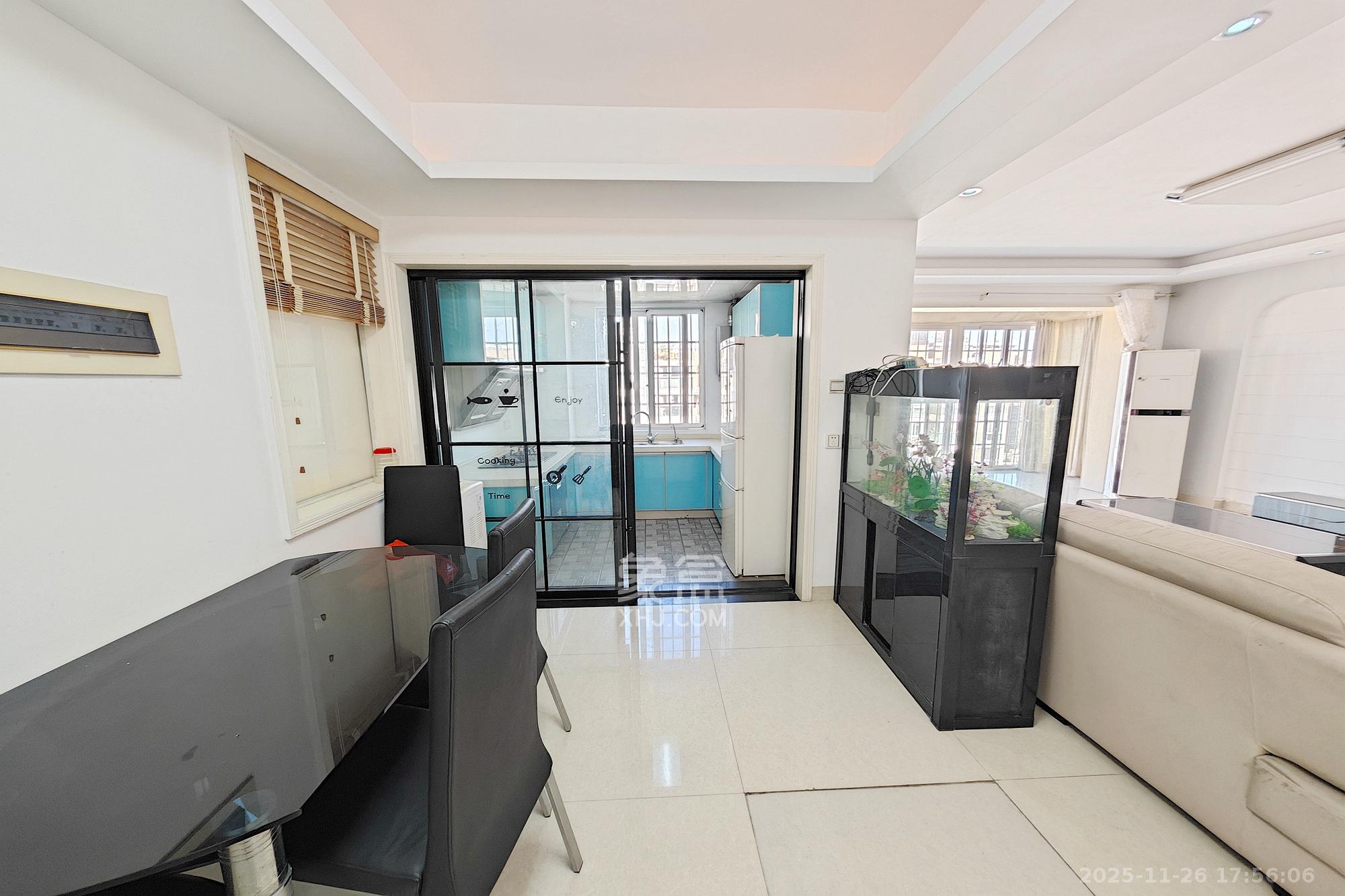 丽星景园 3室2厅2卫 98.0万 丽星景园 3室2厅2卫 98.0万客厅