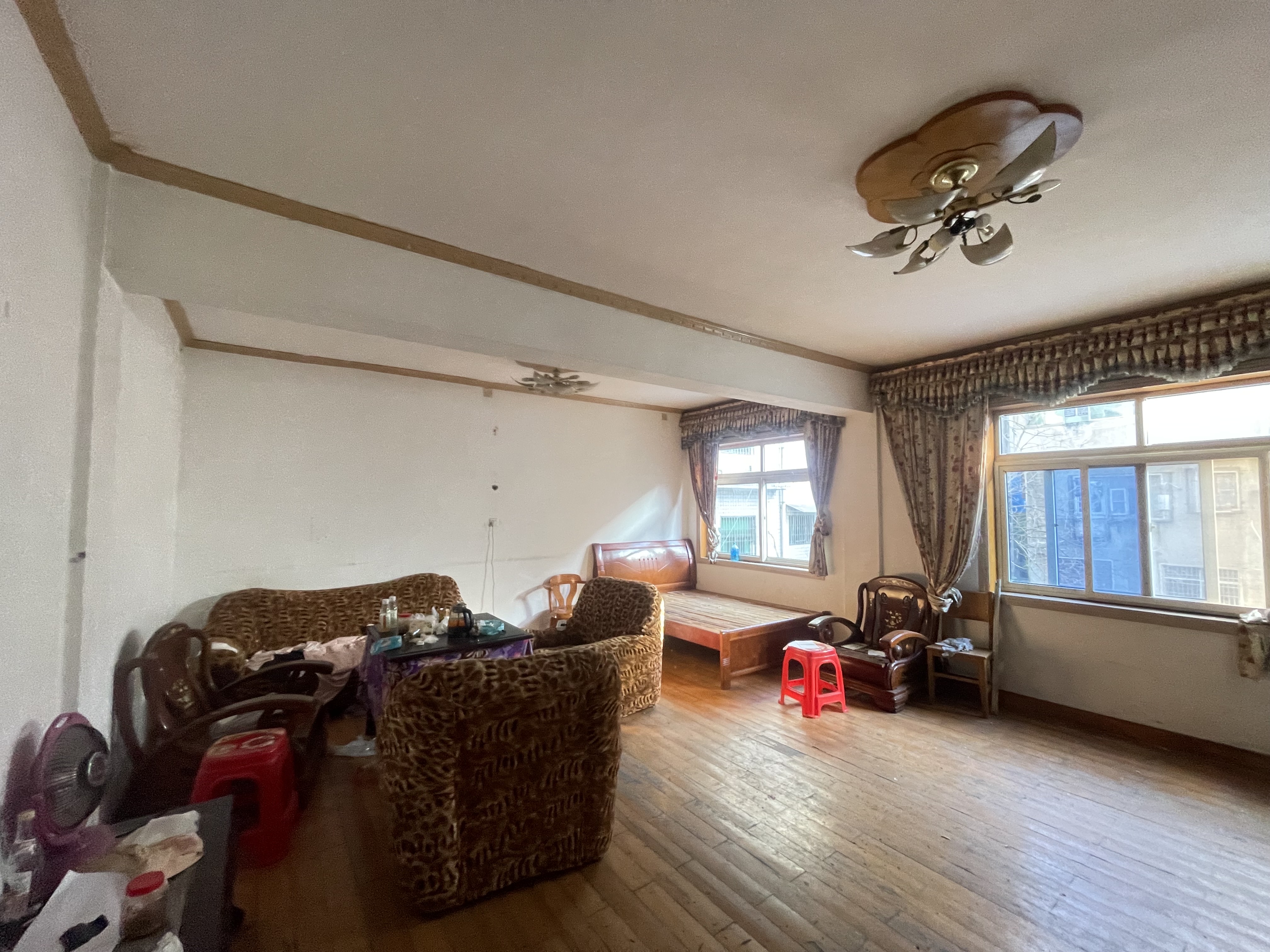 区商业局家属楼（清泉）  3室2厅1卫    46.8万