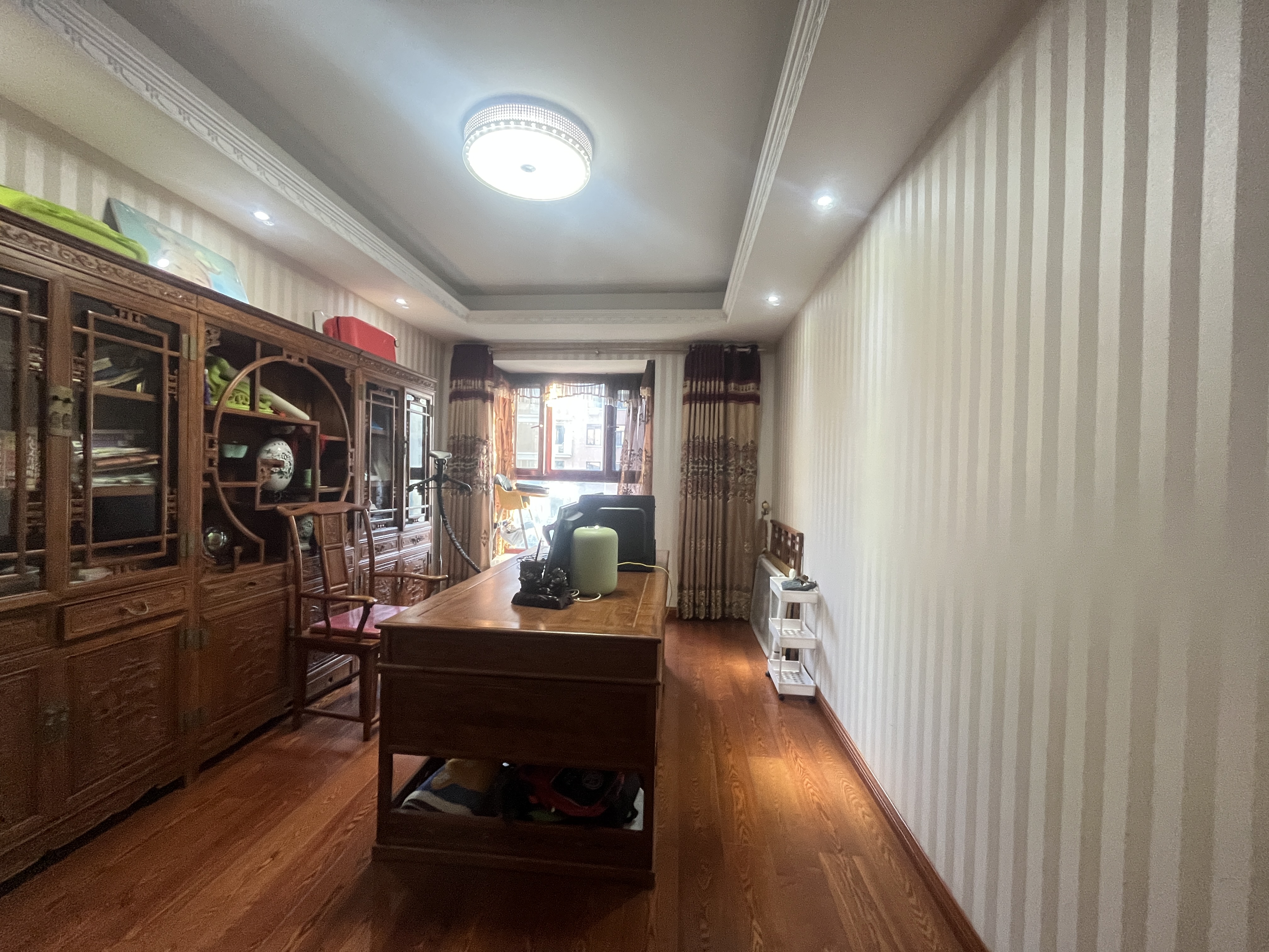 国土鑫苑 5室2厅2卫 156.0万 国土鑫苑 5室2厅2卫 156.0万客厅