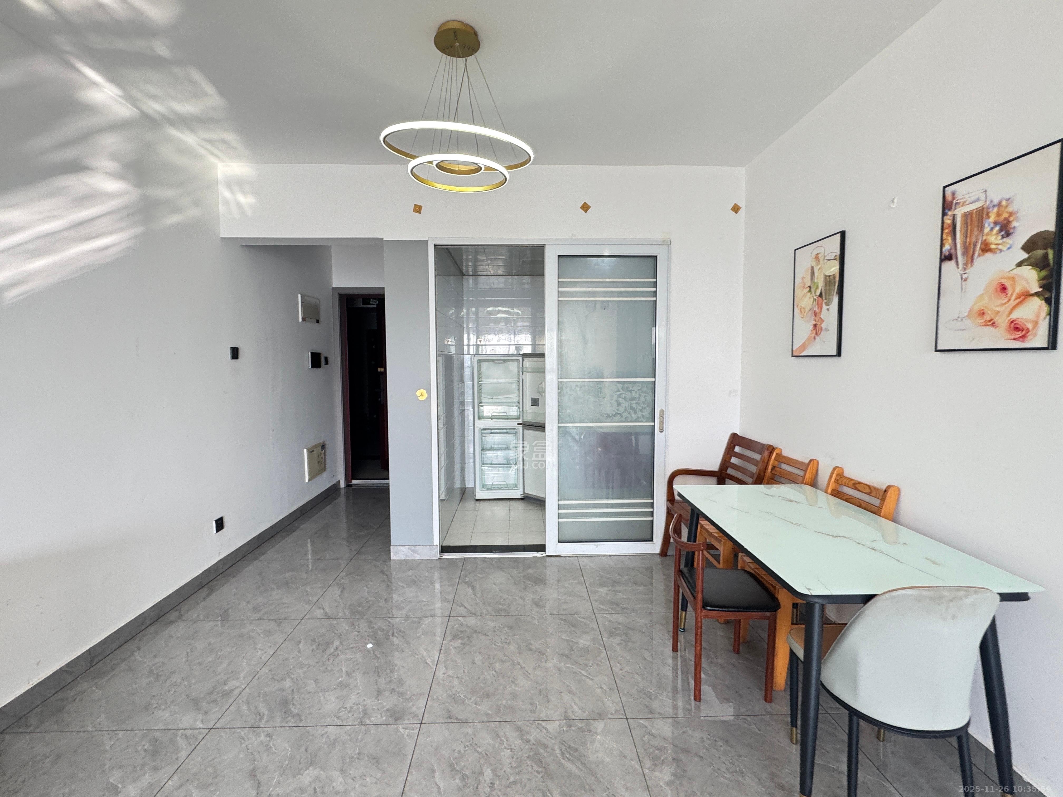 达美D6区  3室2厅1卫    2800.0元/月室内图