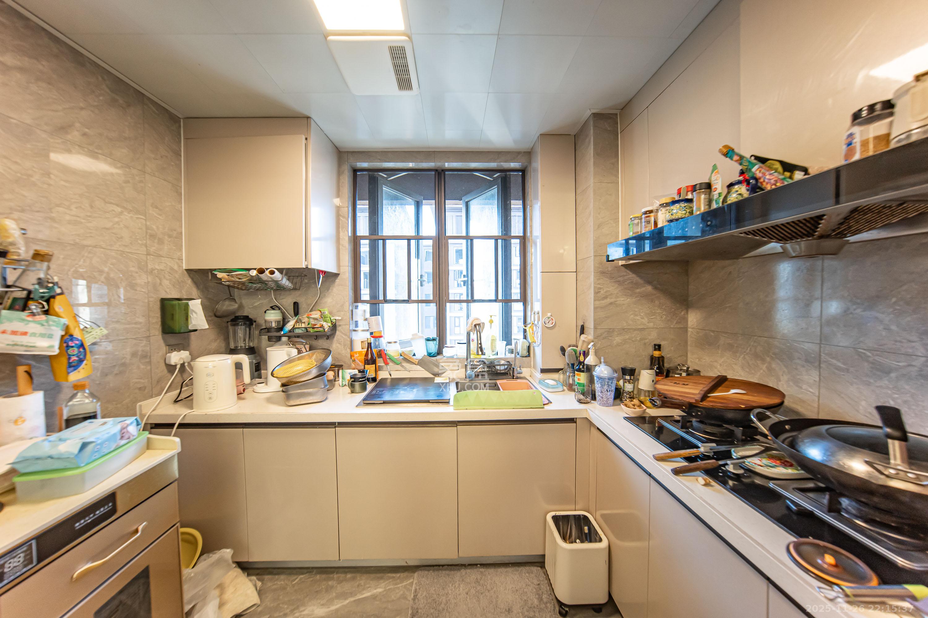 建发电建江山悦  4室2厅2卫    165.0万厨房