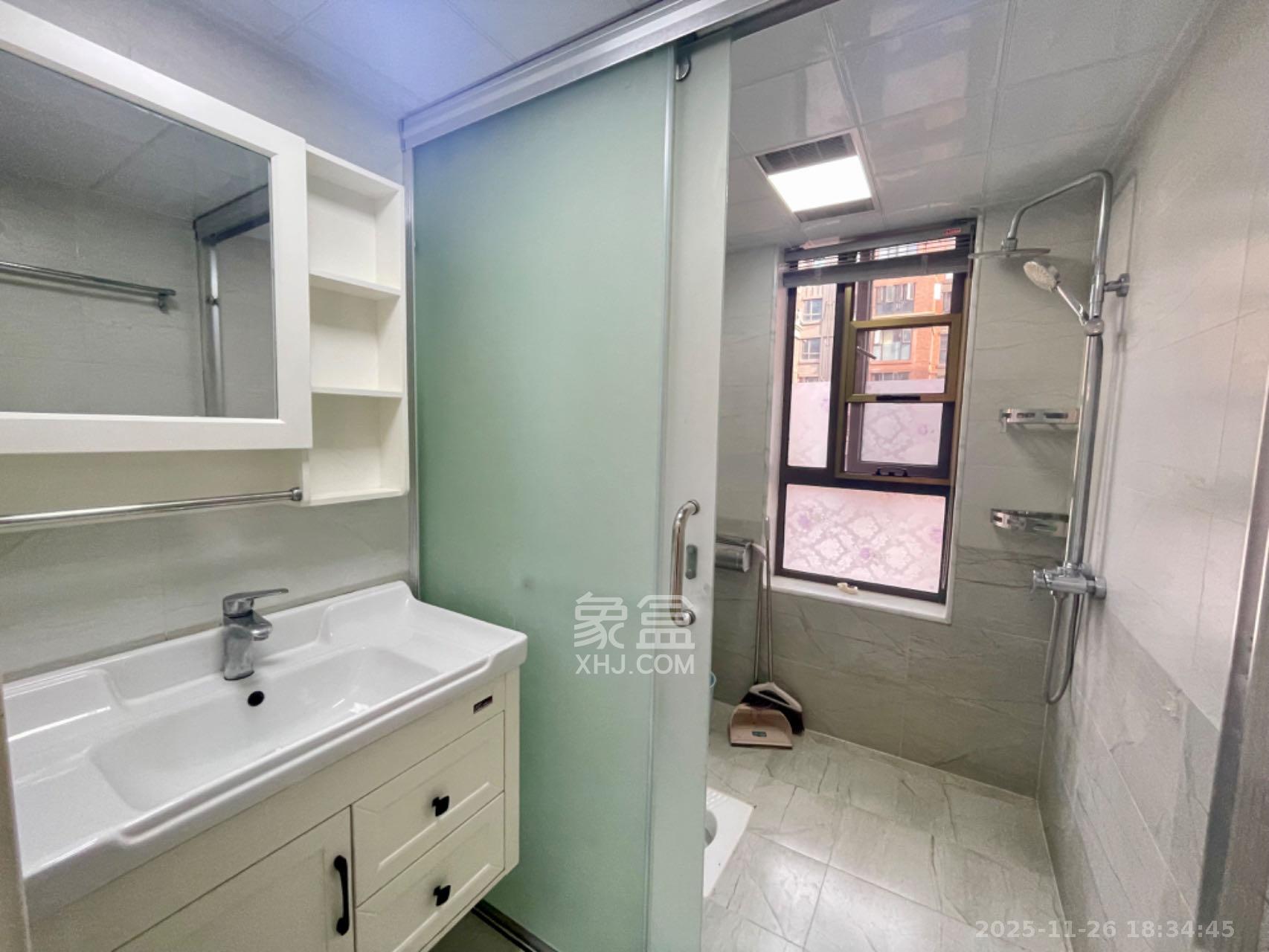 润屋美院  4室2厅2卫    3700.0元/月室内图