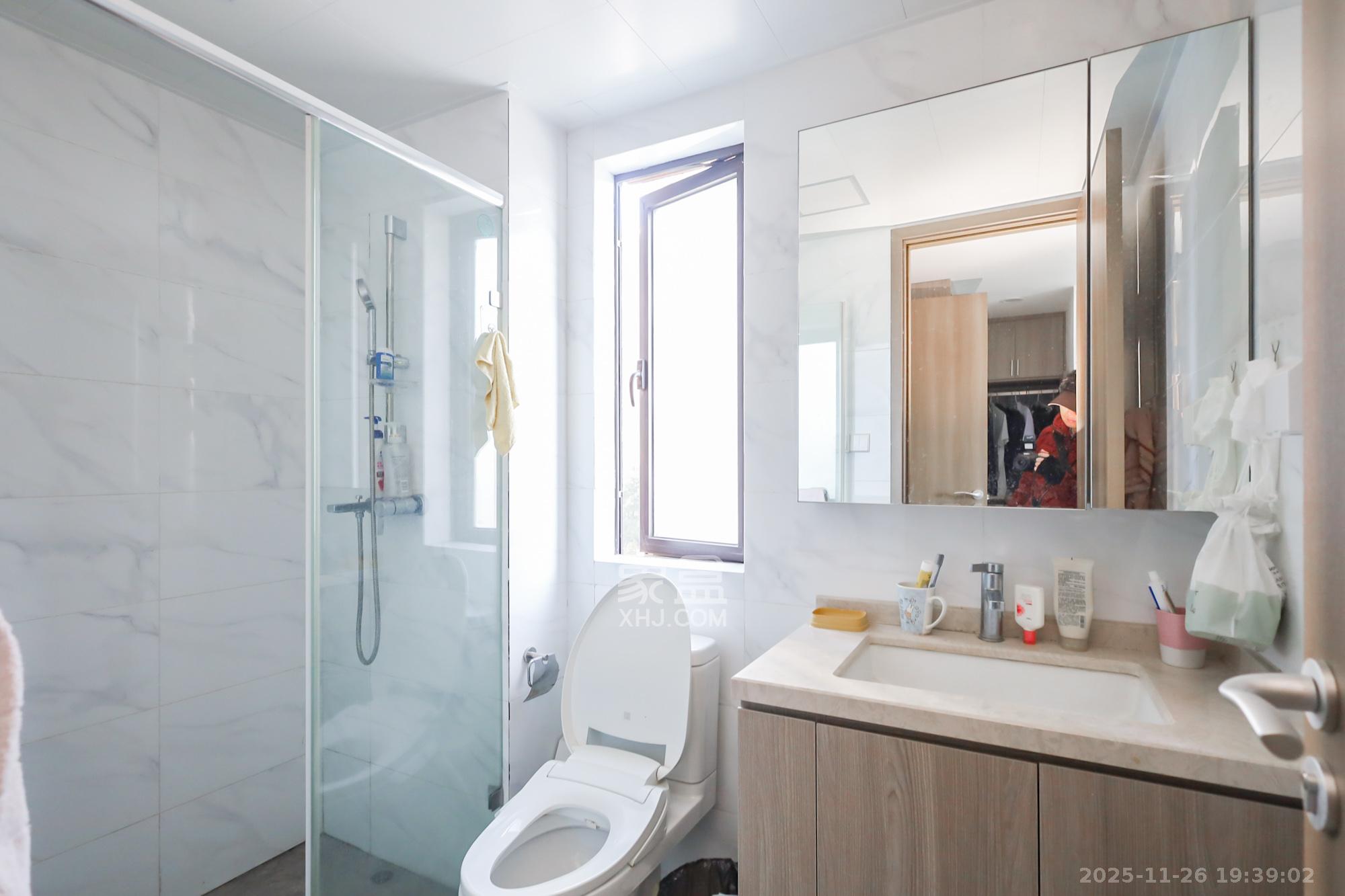 越秀悦湖台 4室2厅2卫 220.0万 越秀悦湖台 4室2厅2卫 220.0万卫生间