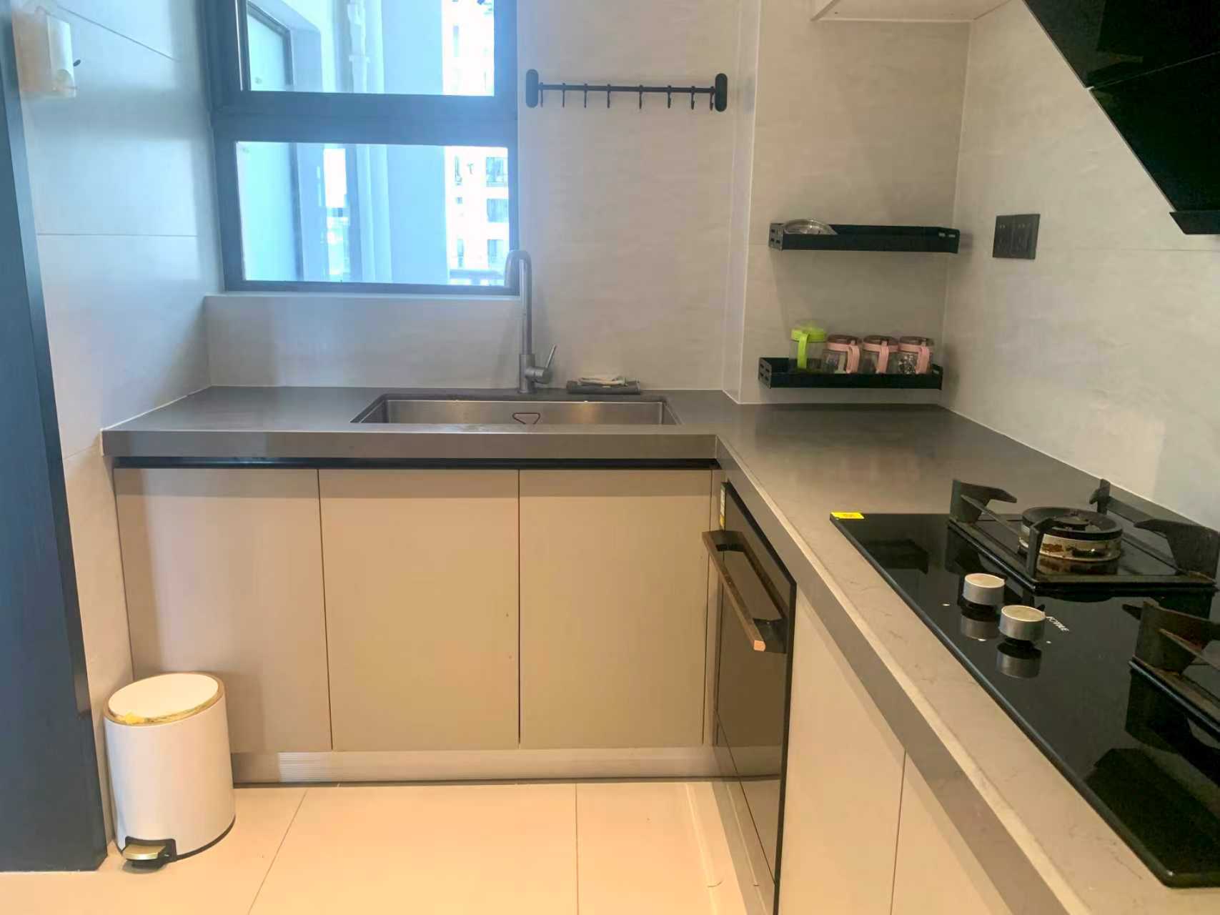 海航豪庭南苑 4室2厅2卫 9000.0元/月 海航豪庭南苑 4室2厅2卫 9000.0元/月室内图