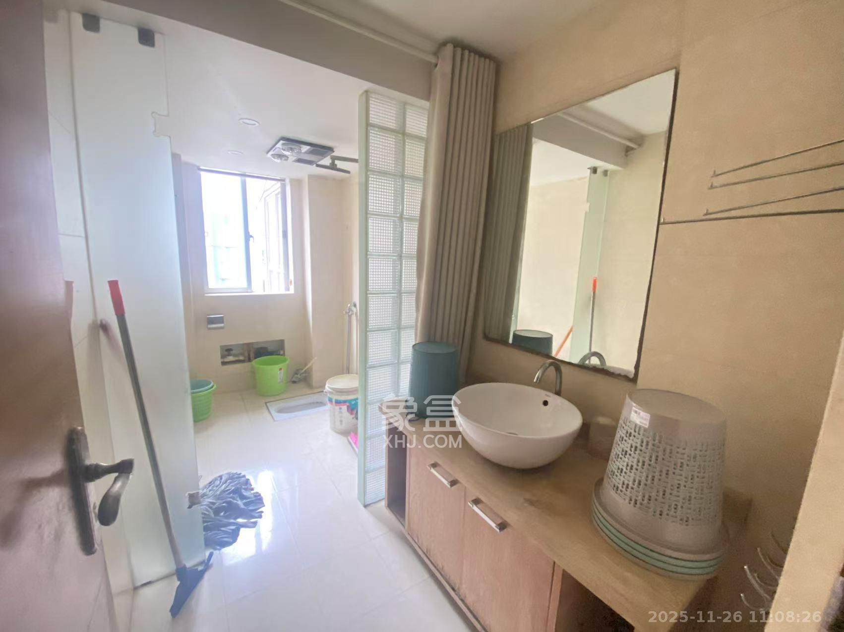 长房东郡 4室2厅2卫 3800.0元/月 长房东郡 4室2厅2卫 3800.0元/月室内图