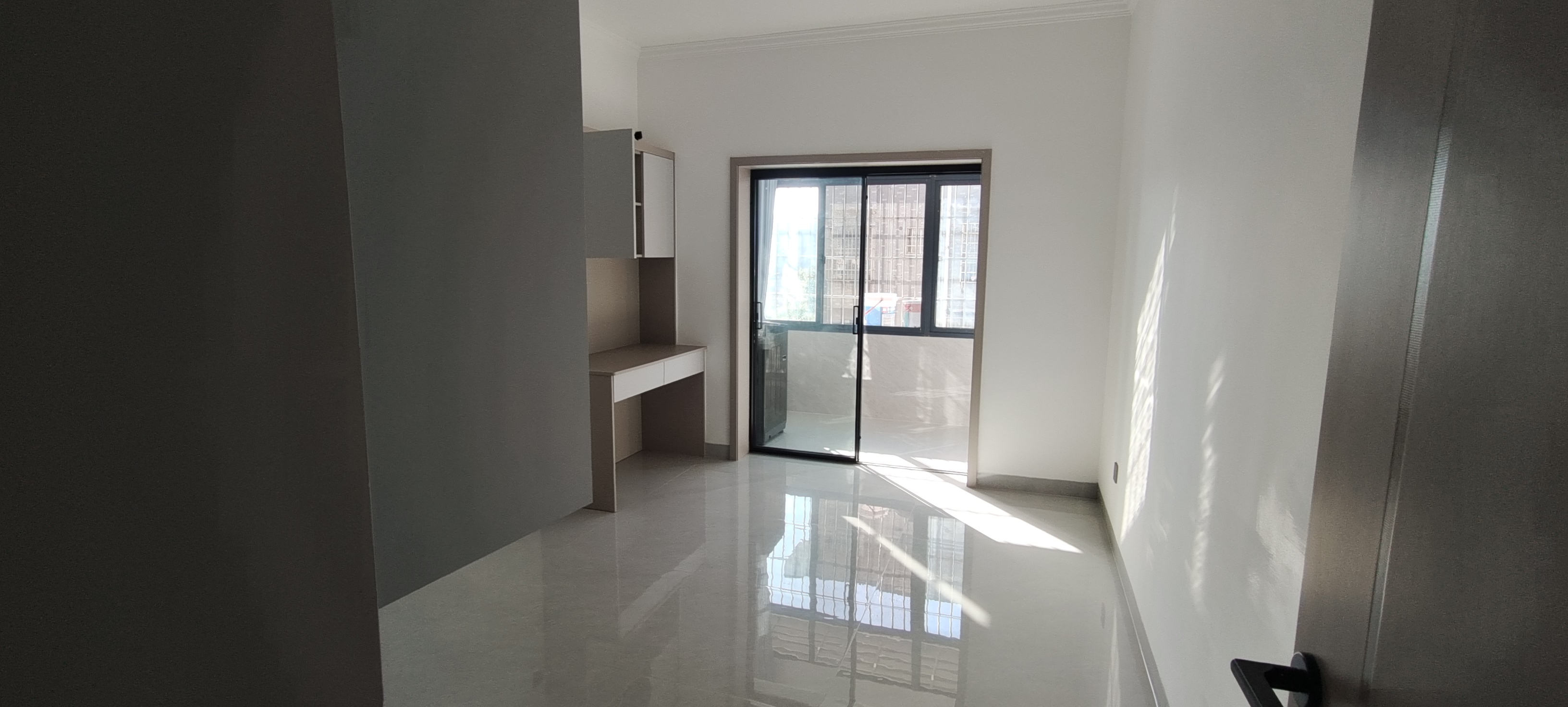 互助小区  1室2厅1卫    2000.0元/月室内图