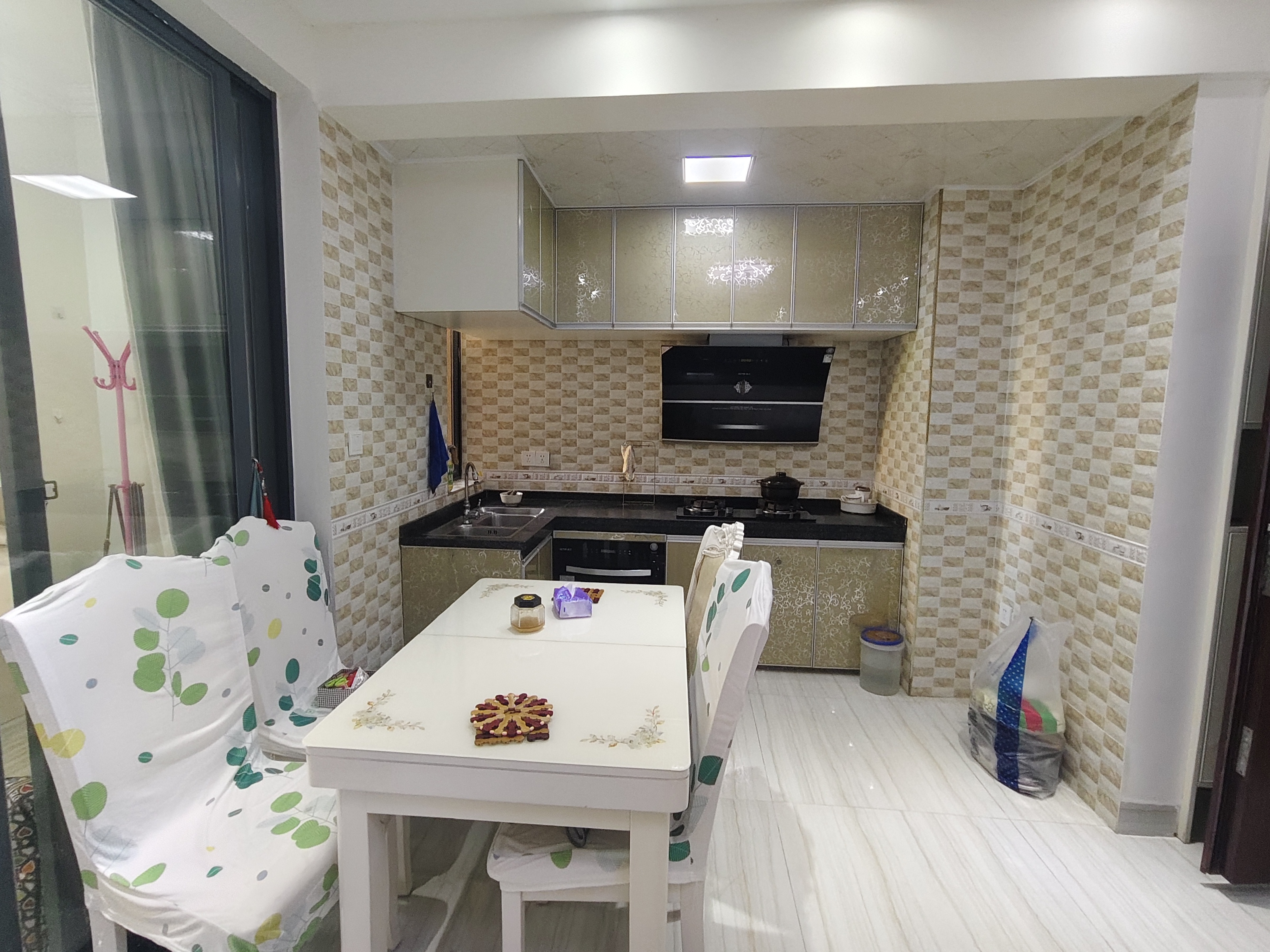 花漾年  2室1厅1卫    2200.0元/月室内图