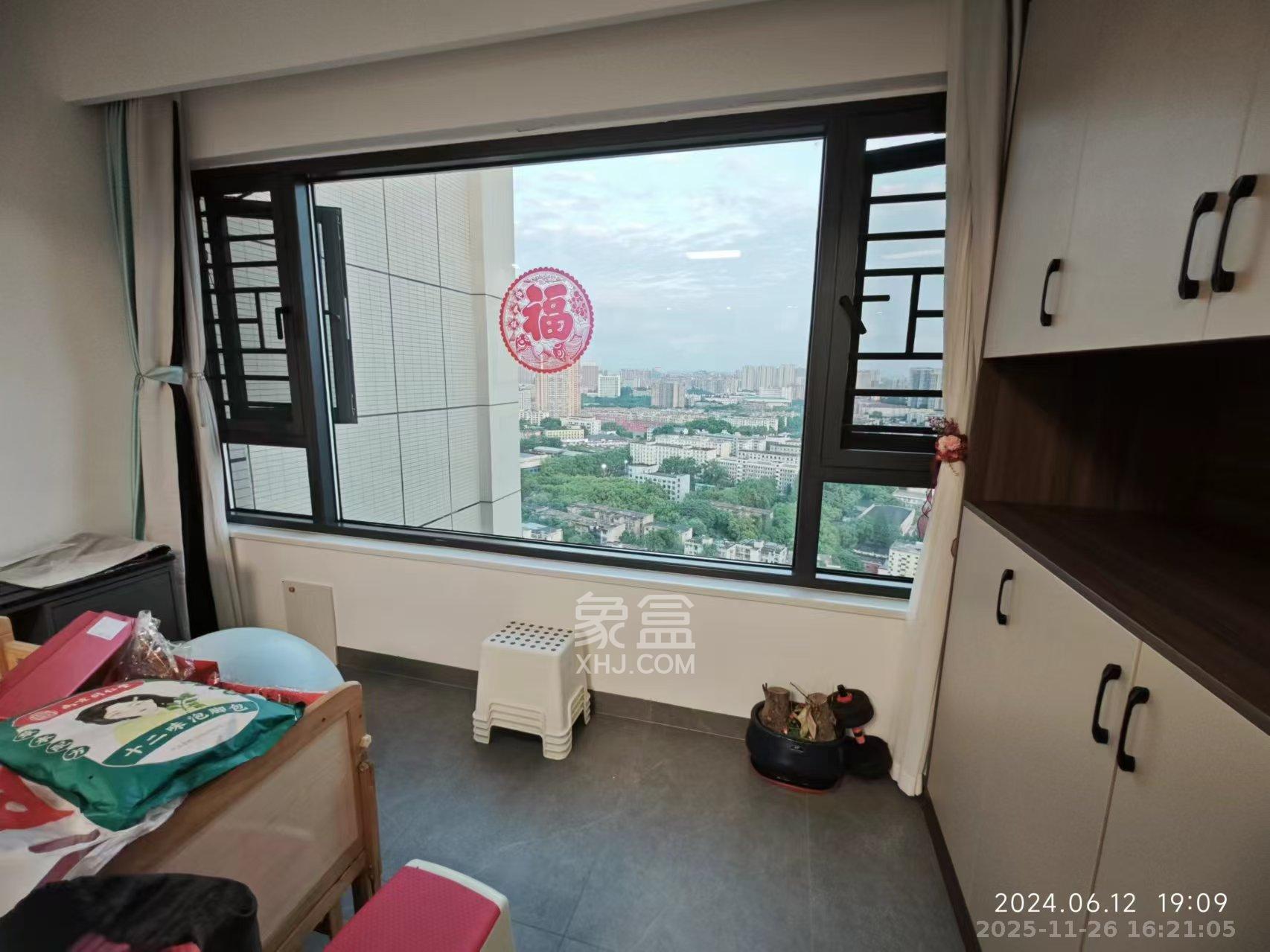 天鸿天府（天鸿中央大院）  3室2厅1卫    3400.0元/月