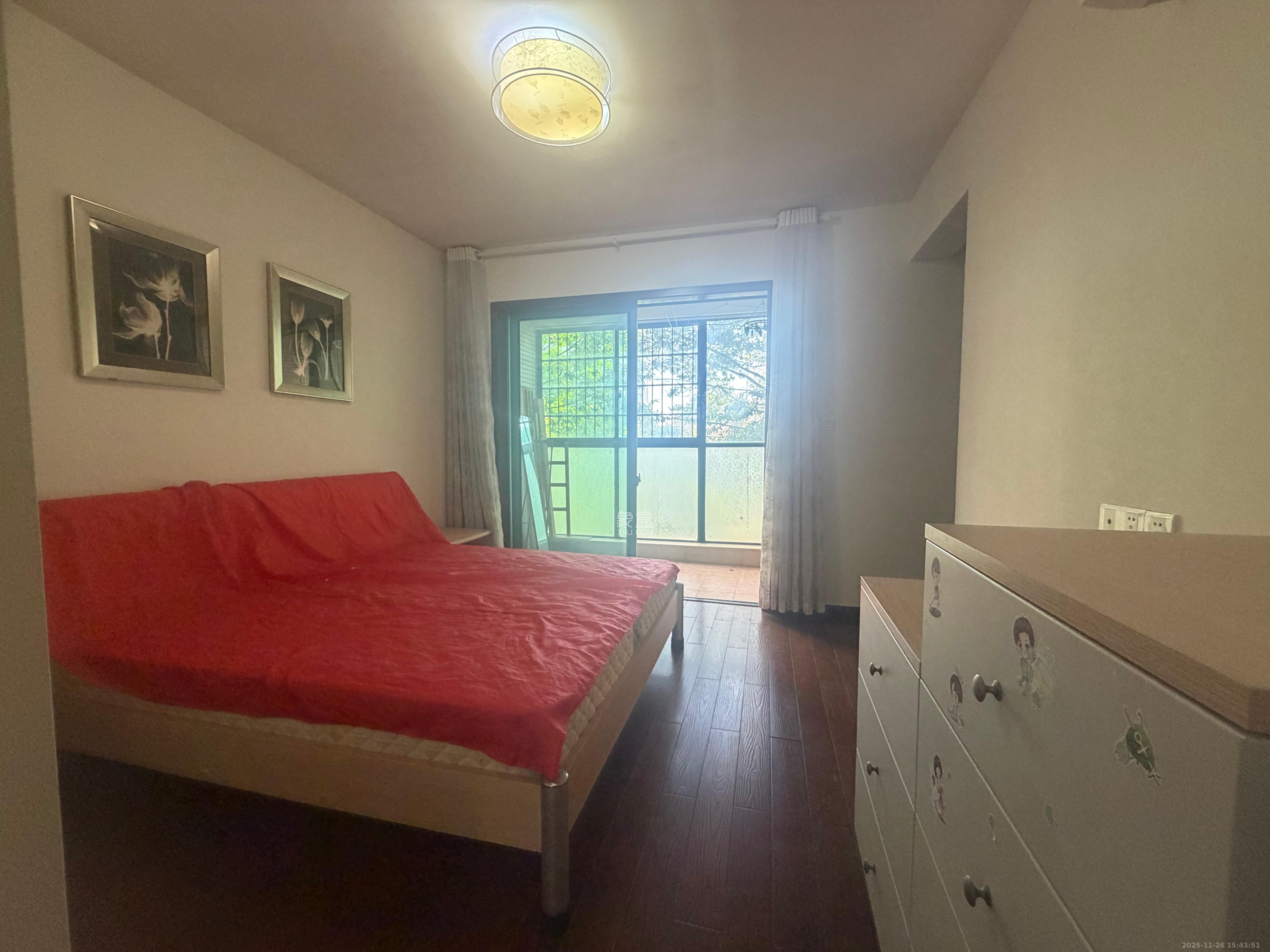 九华富瑶天下  4室2厅2卫    41.0万客厅