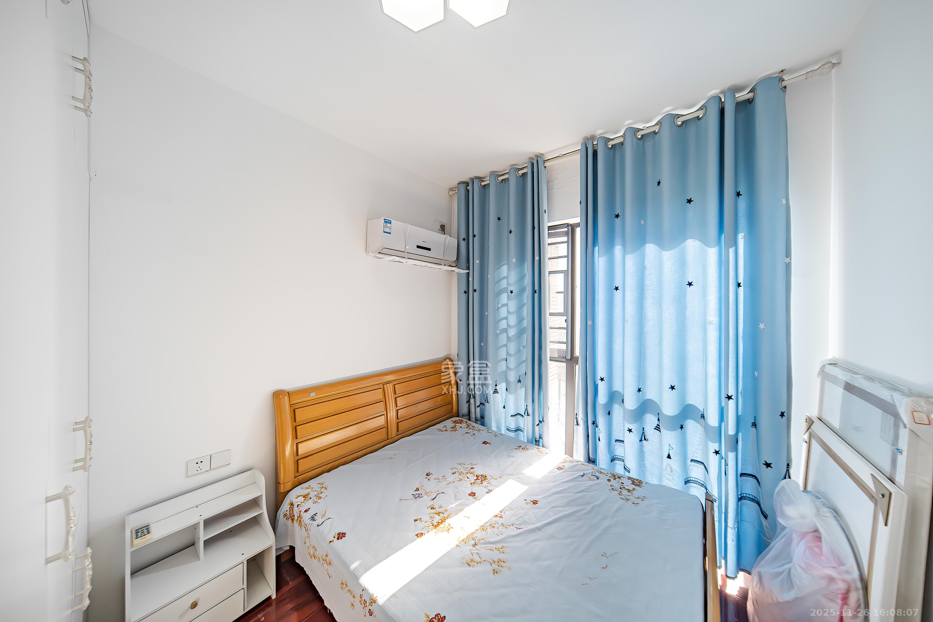 金土地第一湾  3室2厅2卫    86.8万卧室