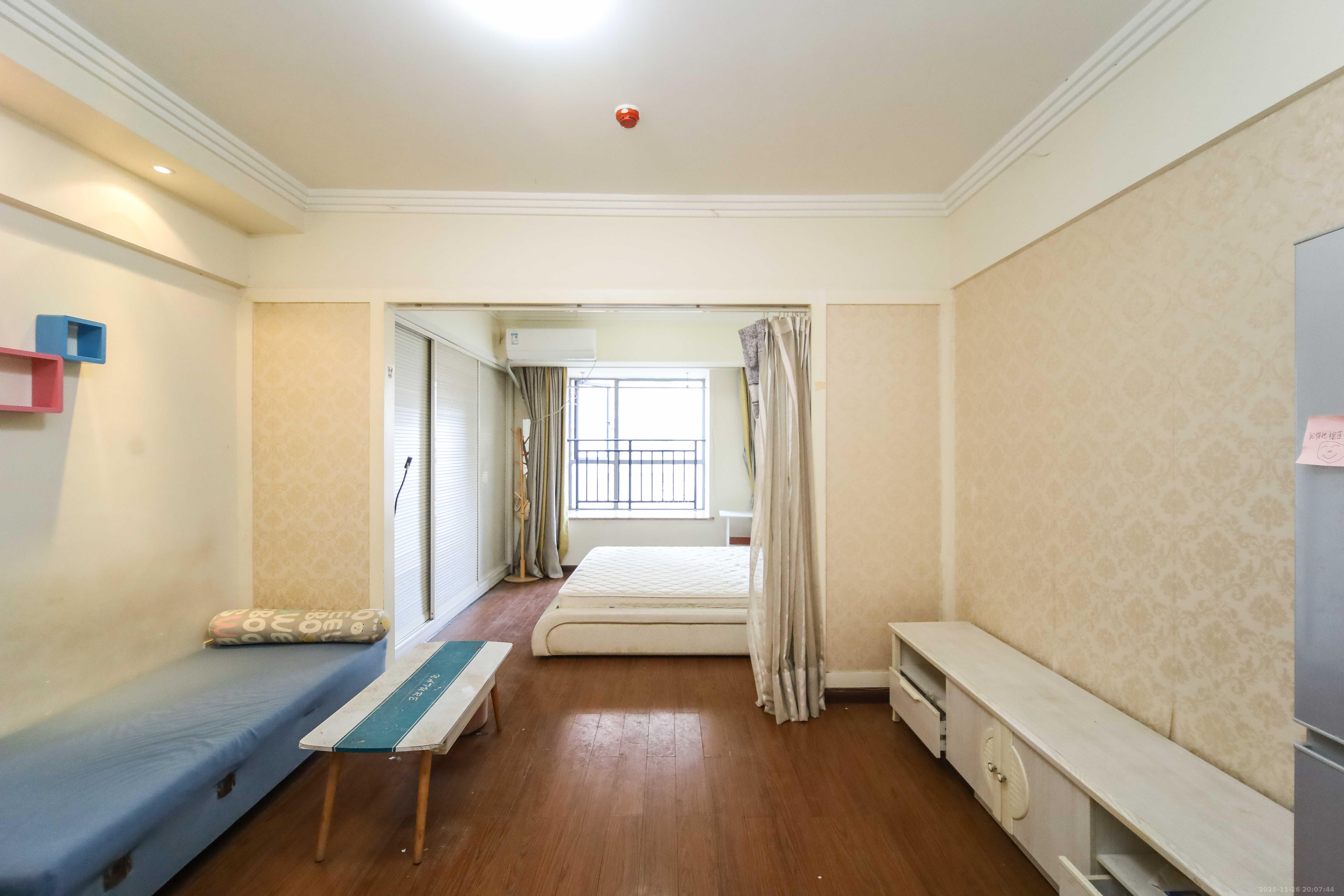 西子一间 1室1厅1卫 28.0万 西子一间 1室1厅1卫 28.0万客厅