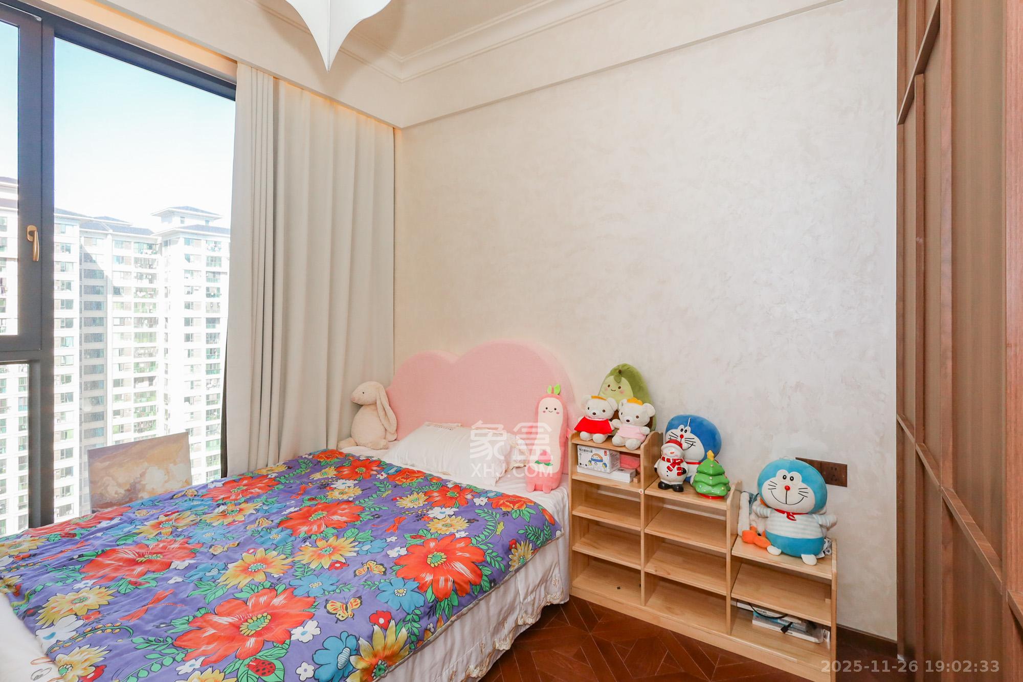 轨道中建麓江府 5室2厅3卫 350.0万 轨道中建麓江府 5室2厅3卫 350.0万卧室