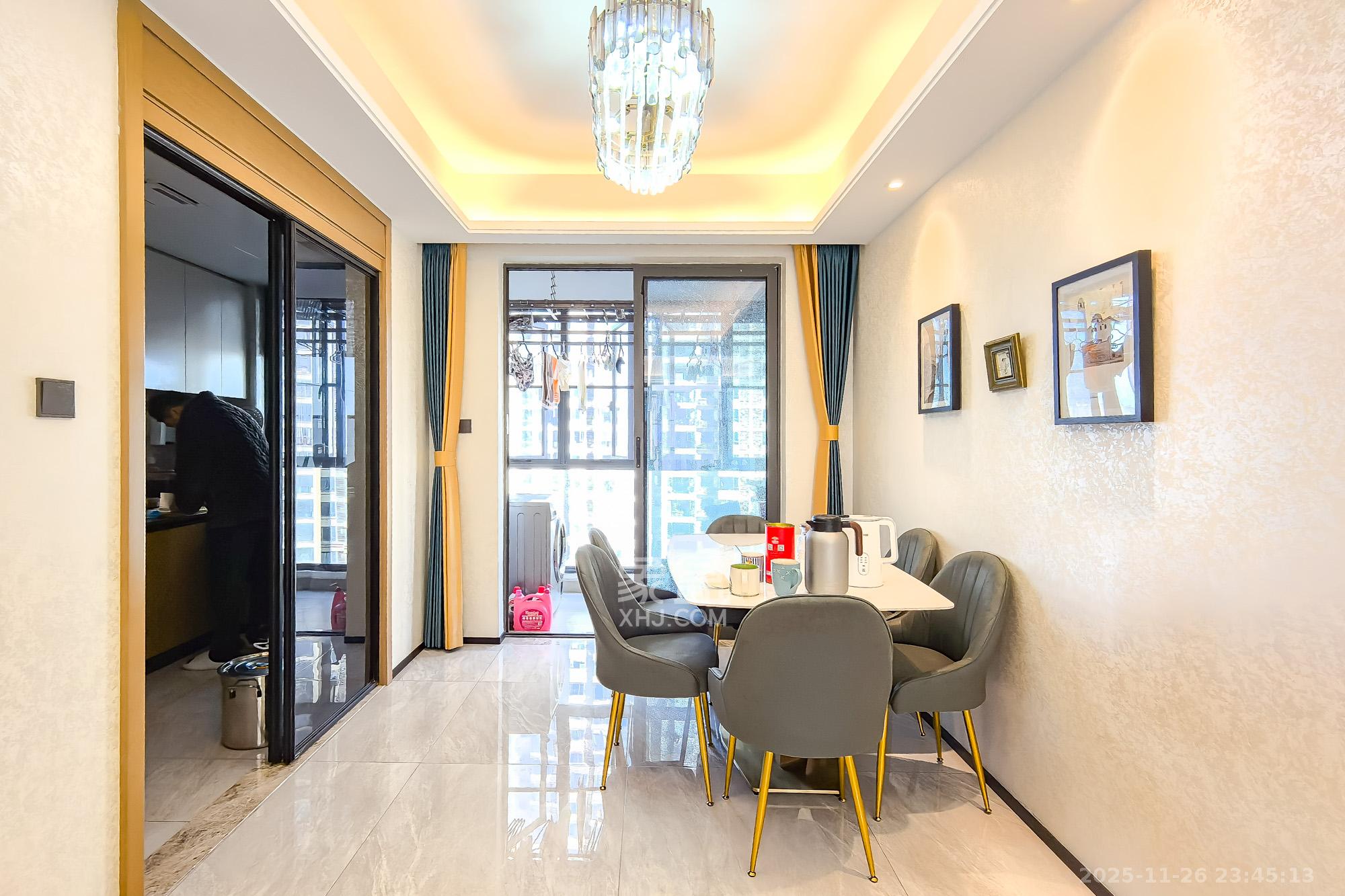 长房雍景湾 3室2厅2卫 138.8万 长房雍景湾 3室2厅2卫 138.8万客厅