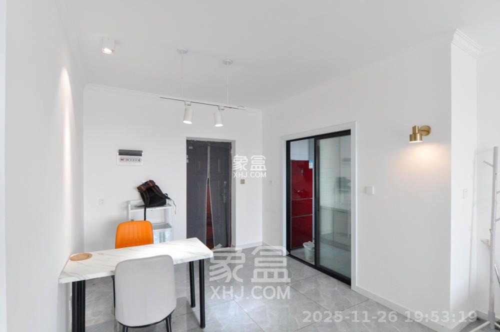 中央美郡  1室1厅1卫    1200.0元/月室内图