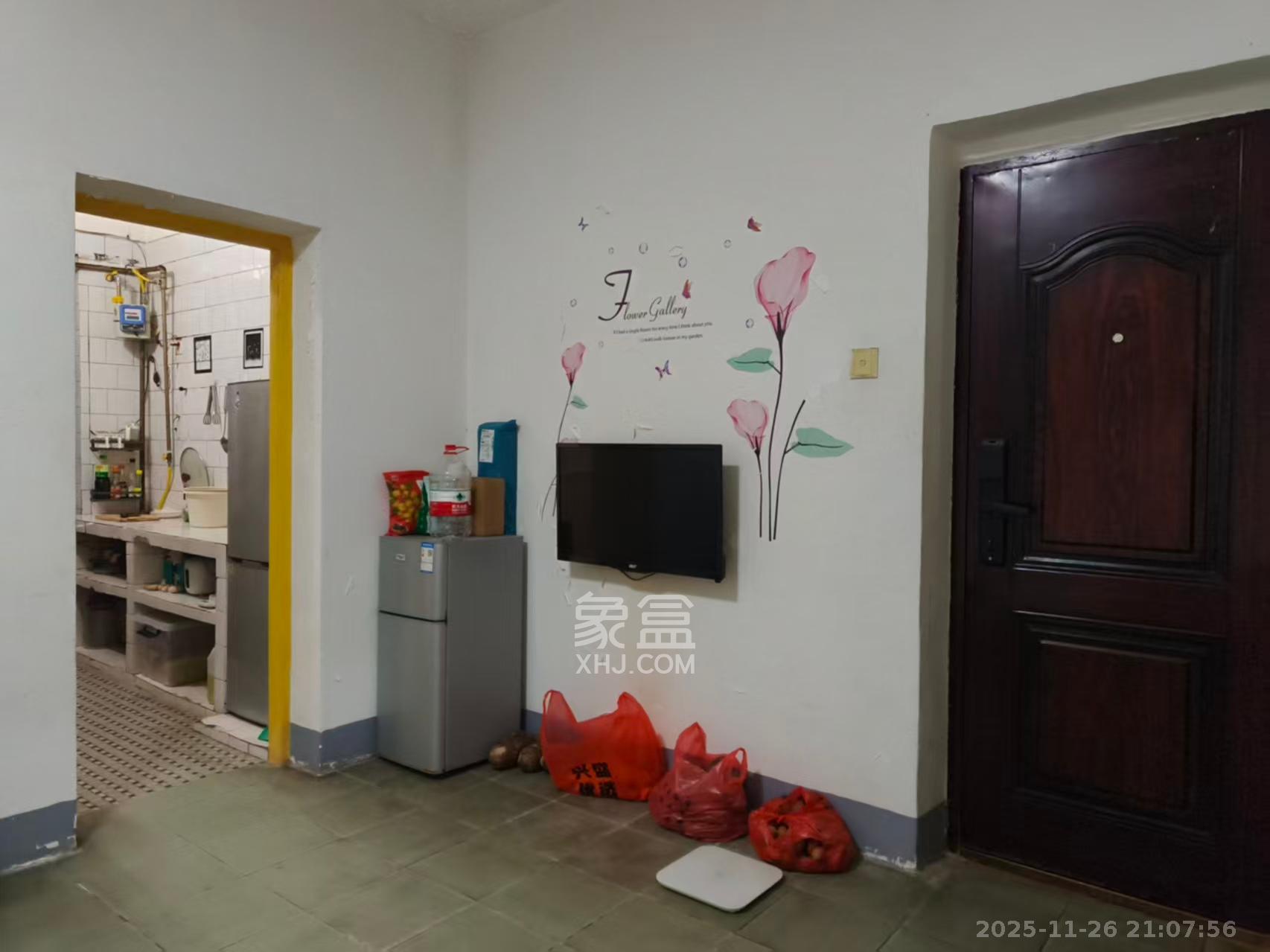 湖南大剧院 1室1厅1卫 1200.0元/月 湖南大剧院 1室1厅1卫 1200.0元/月室内图