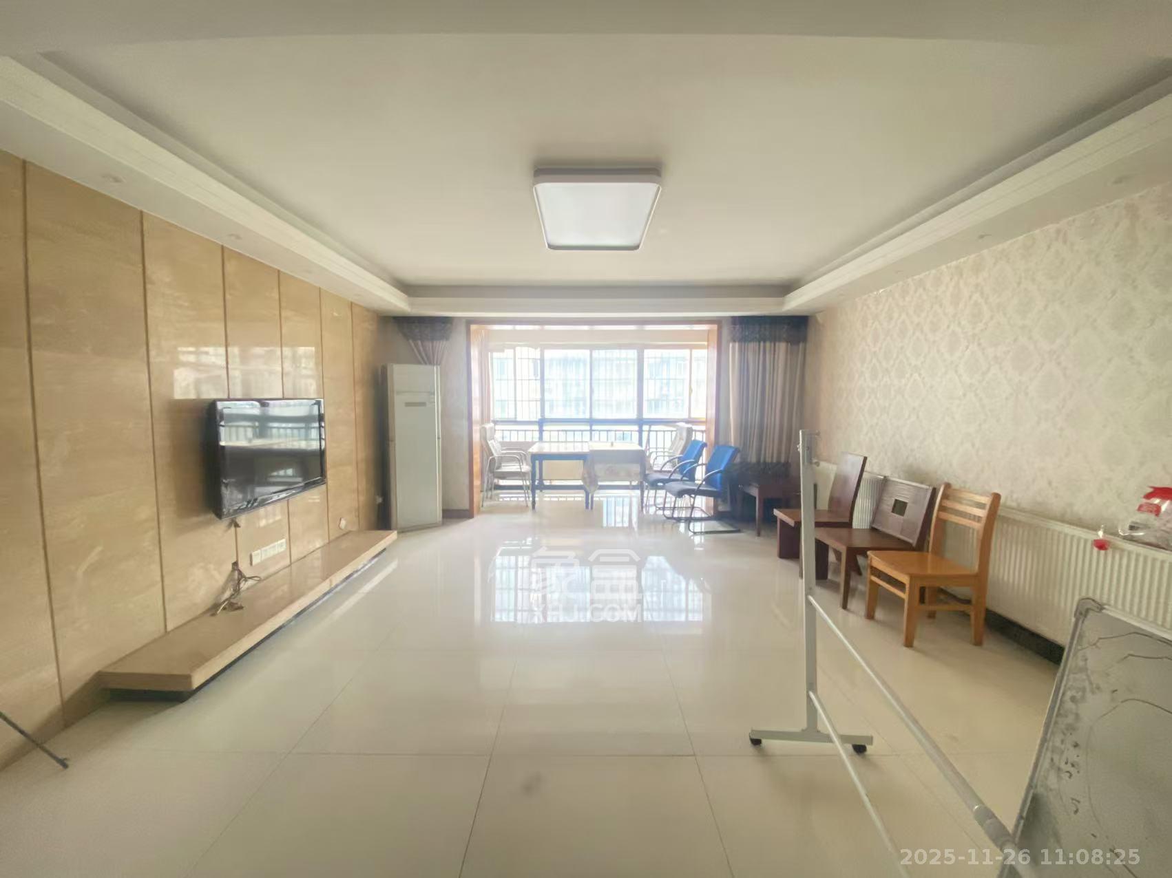 长房东郡 4室2厅2卫 3800.0元/月 长房东郡 4室2厅2卫 3800.0元/月室内图