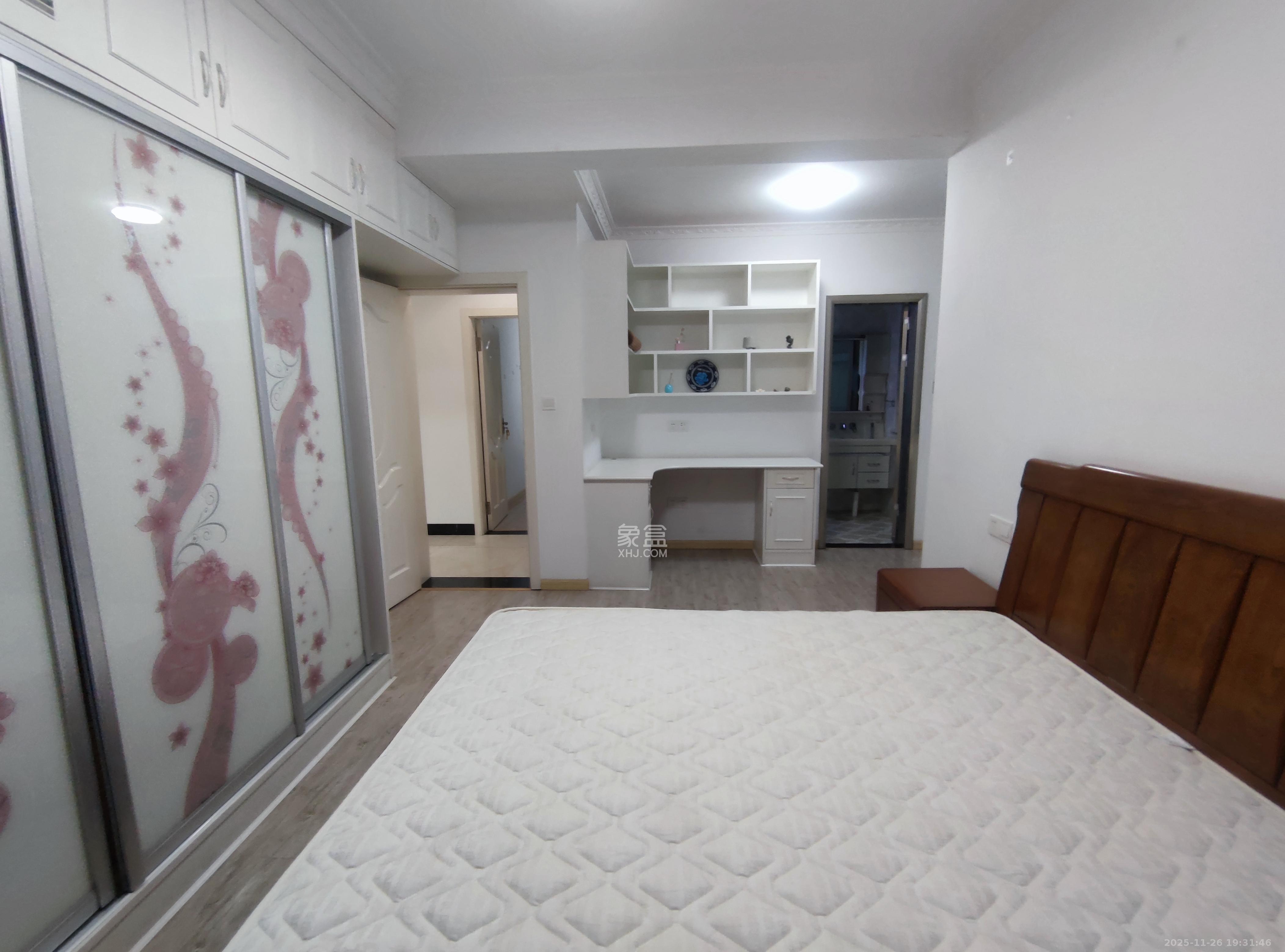 世茂铂翠湾一期  4室2厅2卫    4000.0元/月室内图