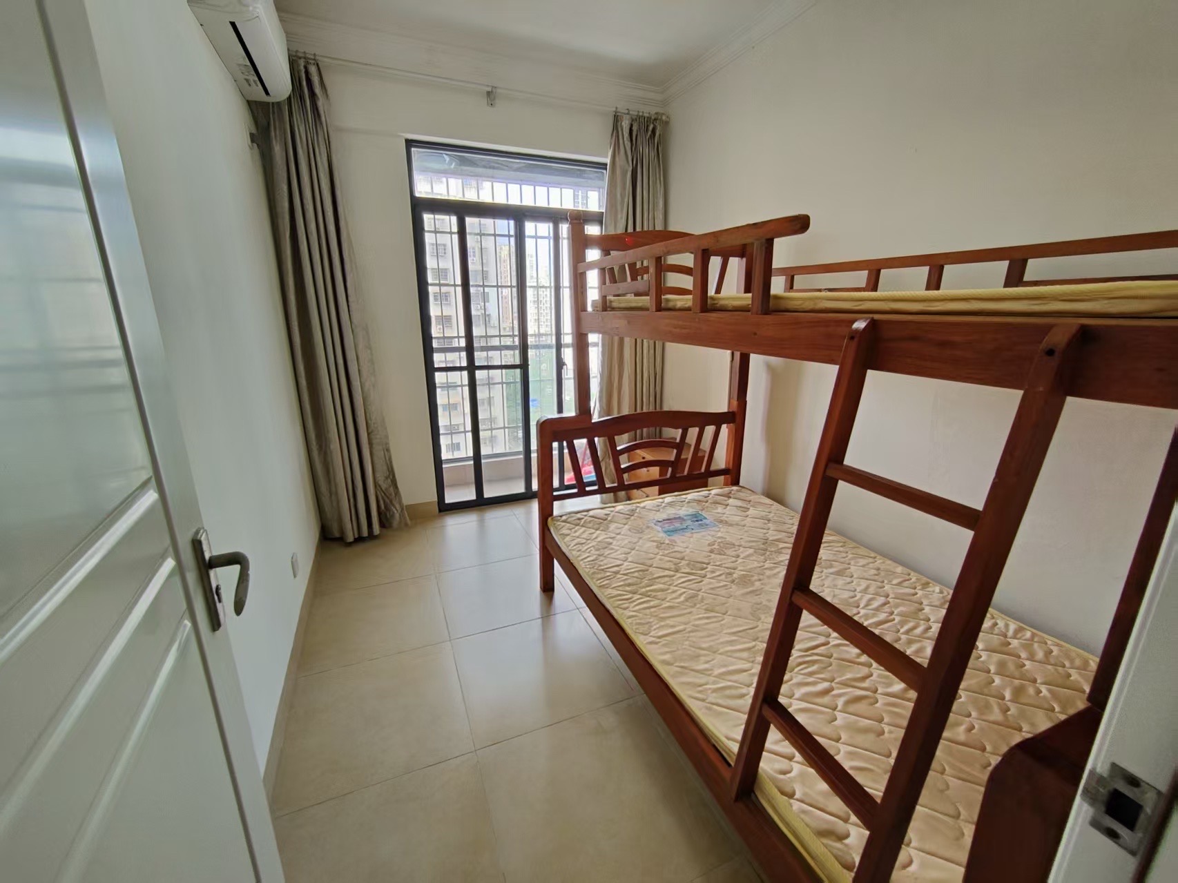 水晶城 1室0厅0卫 2400.0元/月 水晶城 1室0厅0卫 2400.0元/月室内图