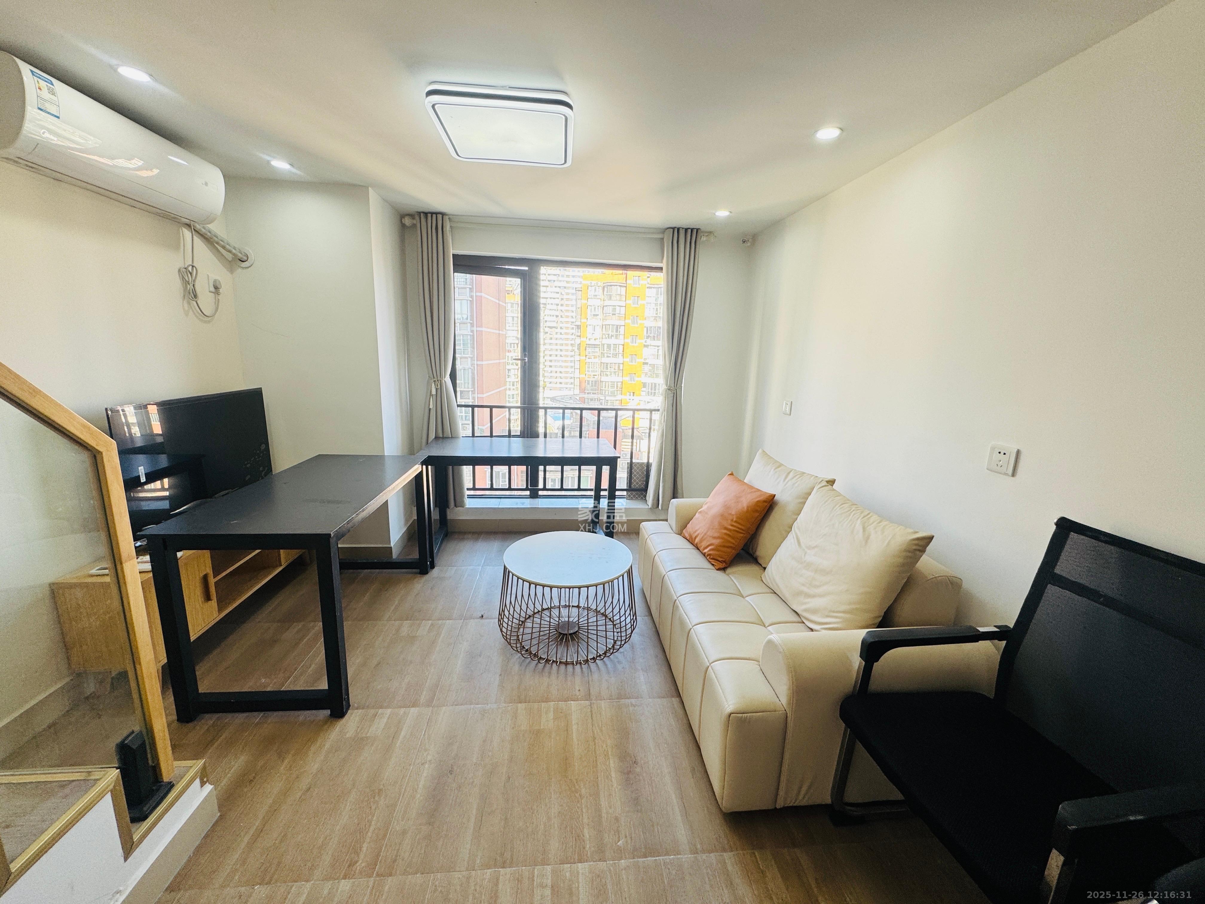 卓越江岸  2室1厅1卫    2000.0元/月