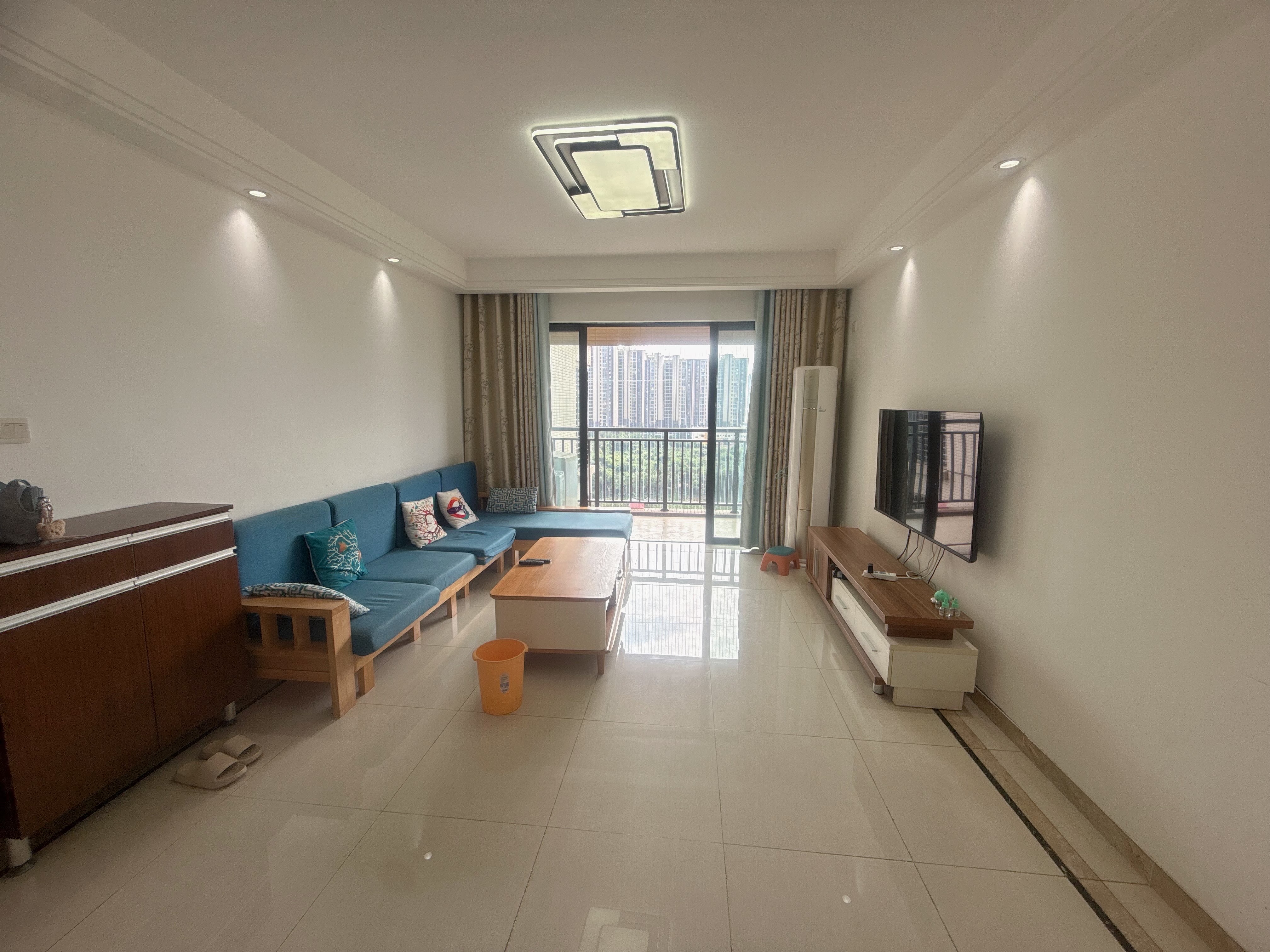 中海锦城  3室2厅2卫    3700.0元/月