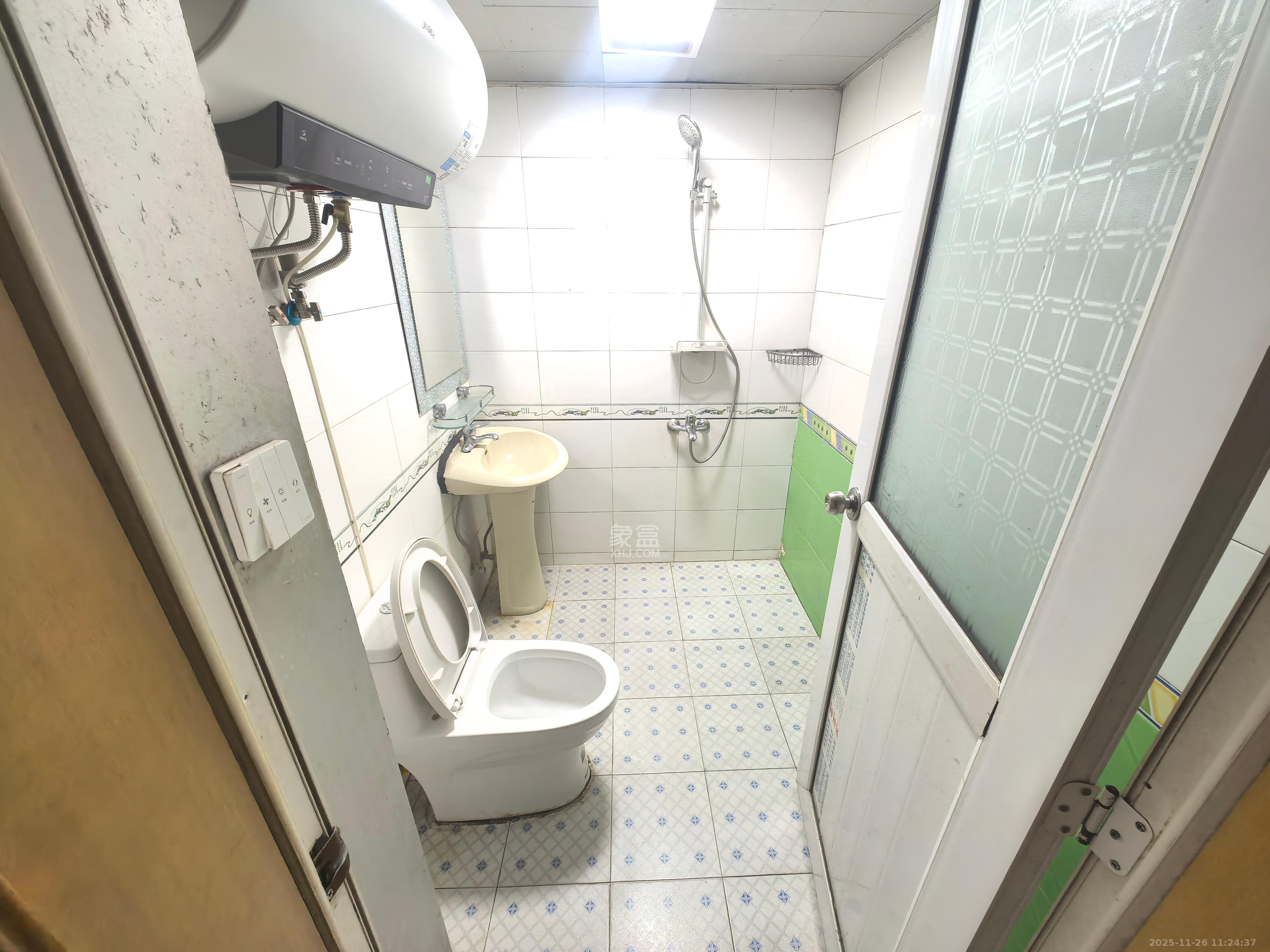 福乐凯公寓 3室2厅2卫 3600.0元/月 福乐凯公寓 3室2厅2卫 3600.0元/月室内图