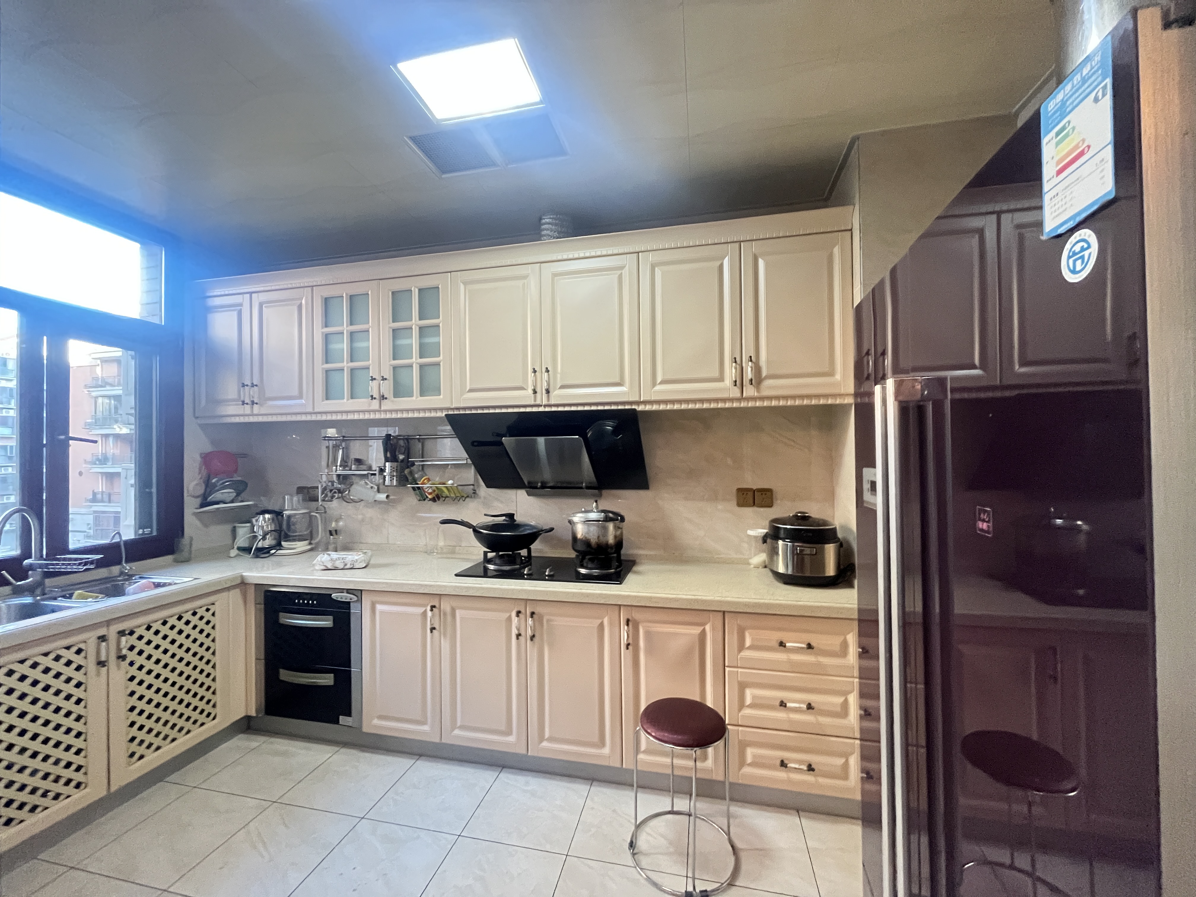 国土鑫苑 5室2厅2卫 156.0万 国土鑫苑 5室2厅2卫 156.0万客厅