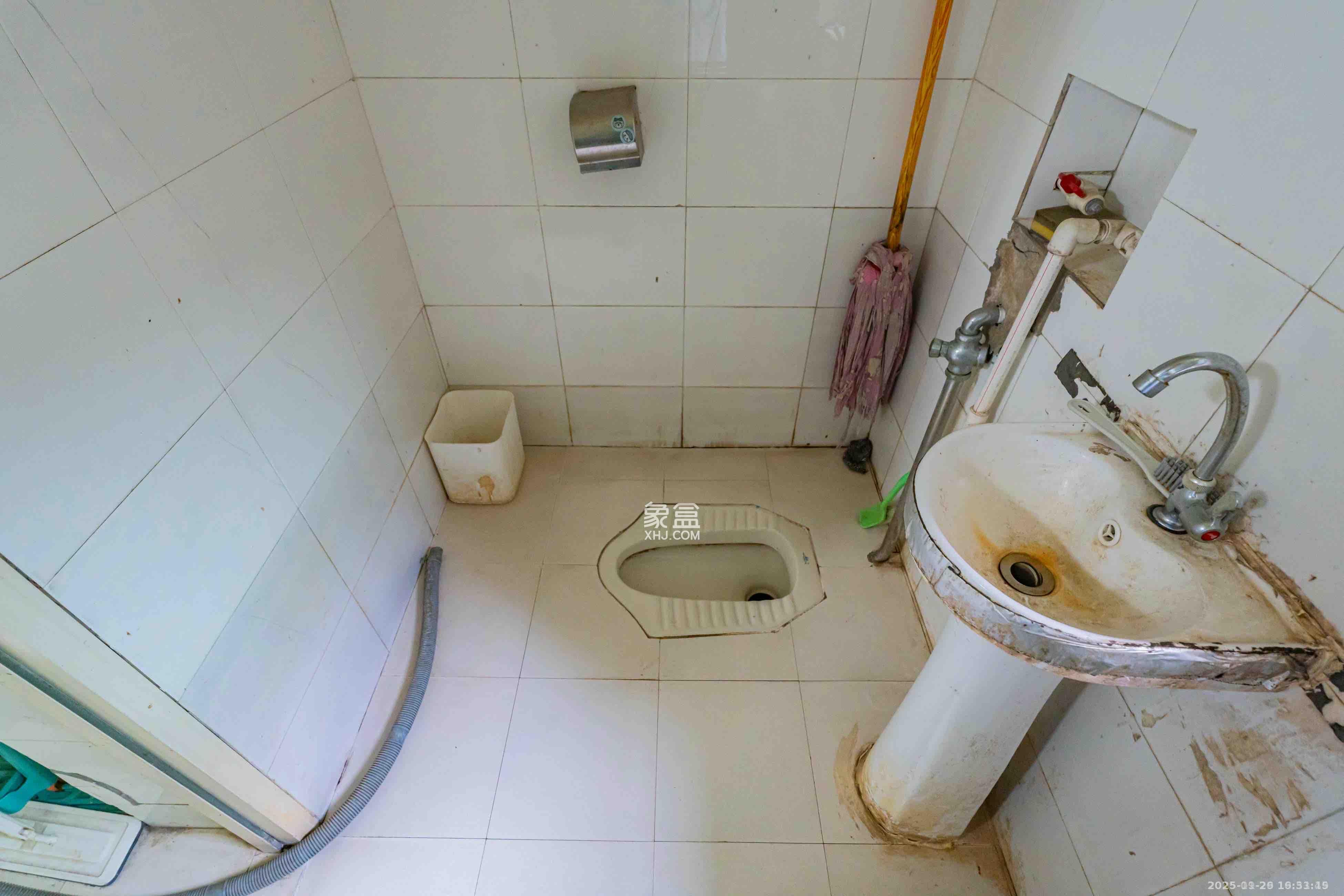 富湘园 3室2厅2卫 2500.0元/月 富湘园 3室2厅2卫 2500.0元/月室内图