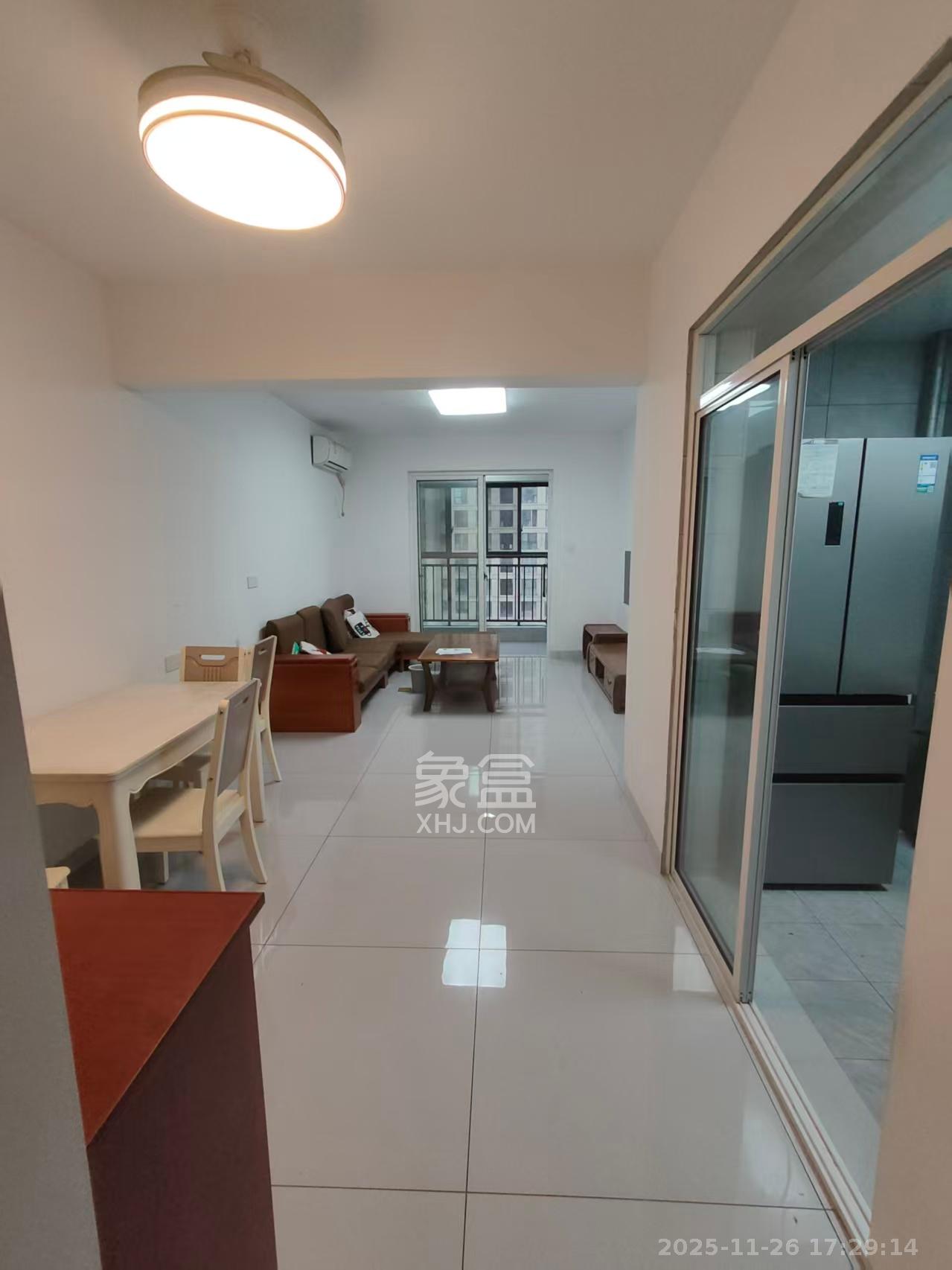 绿地新都会  3室2厅1卫    1900.0元/月